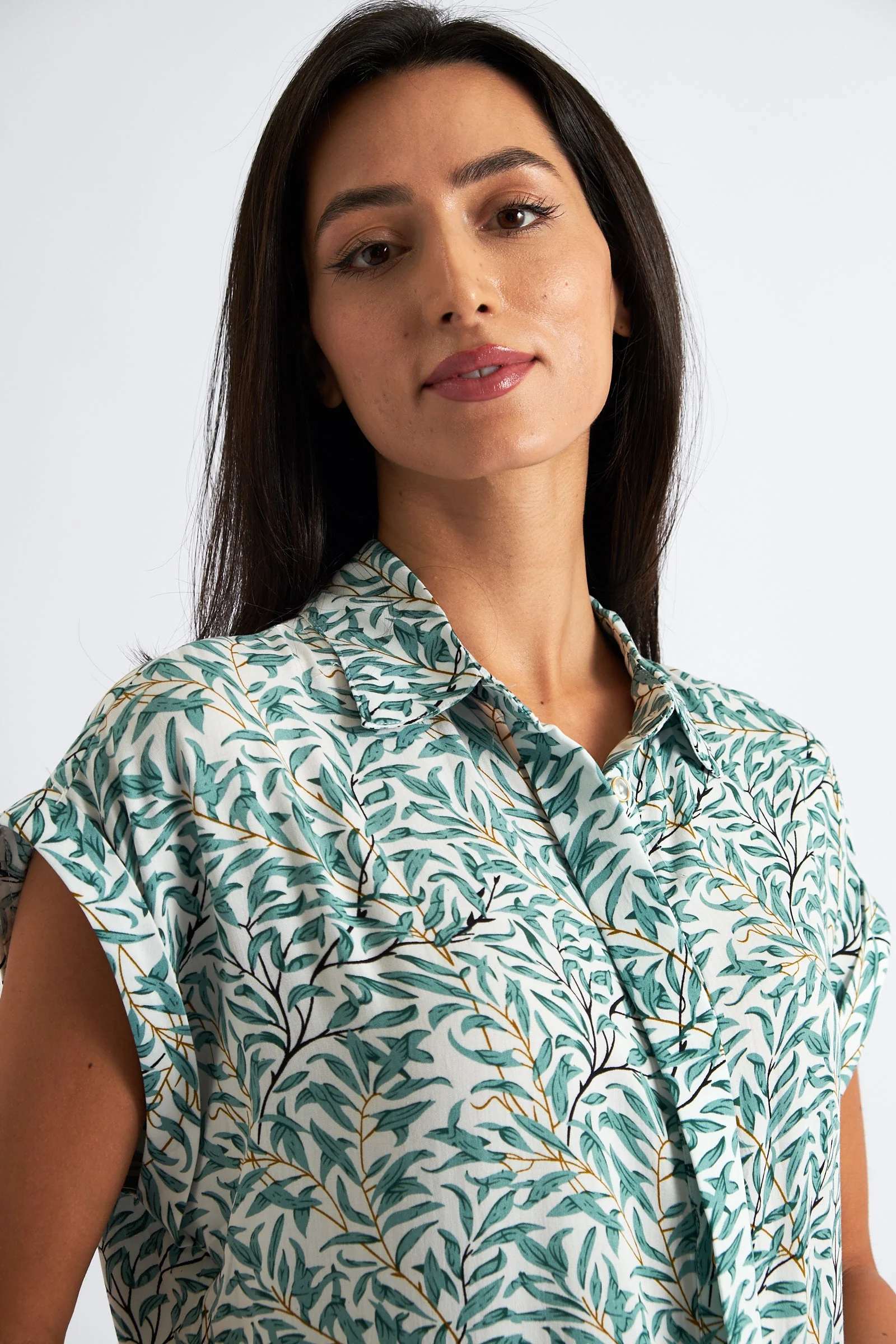 Abinaya Leaf Print Short Sleeved Shirt Green - Image 3