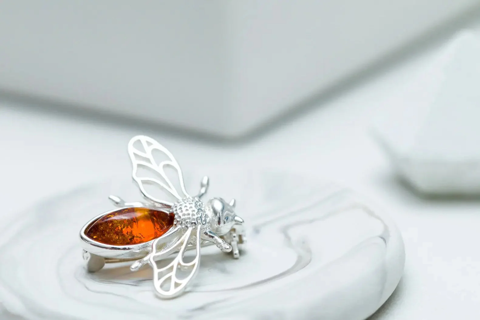 Amber Bee Brooch - Image 5