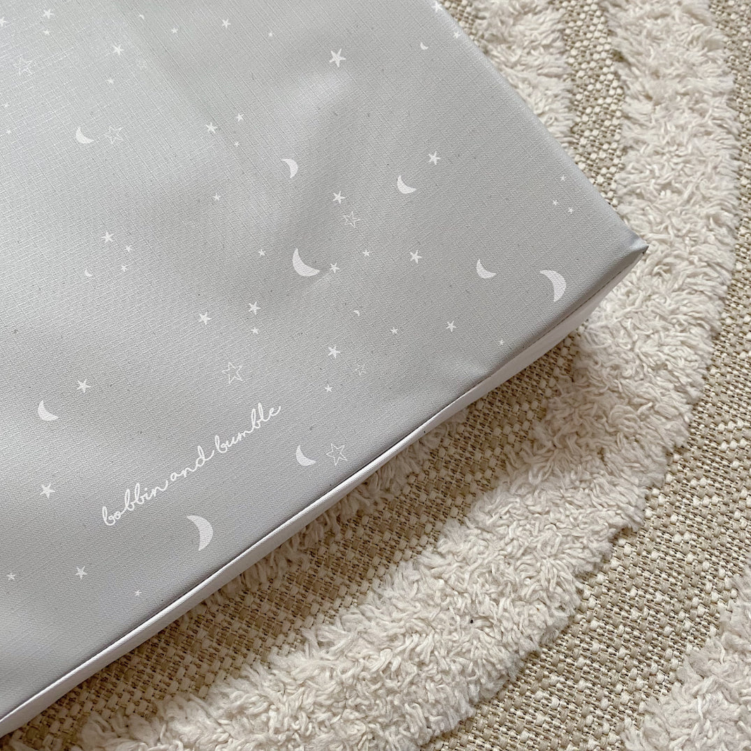Anti-Roll Wedge Changing Mat - Grey Stars - Image 3