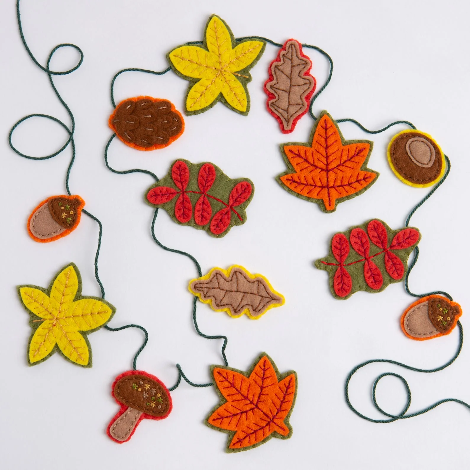 'Autumn Garland' Fall Leaves Felt Craft Kit for Beginners - Image 7