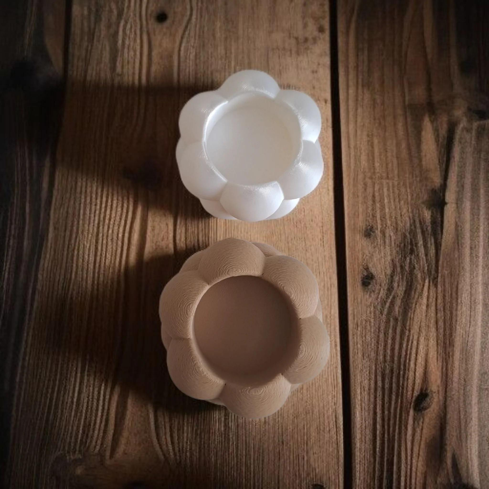 Big Bubbles Tealight Holder Set (2-Pack) - Modern & Decorative - Image 4