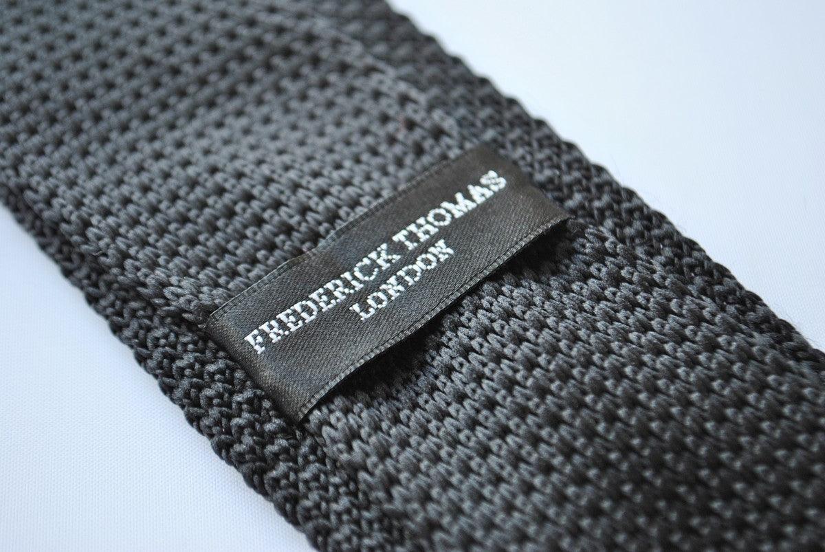 black tie skinny knitted tie with pointed end - Image 3