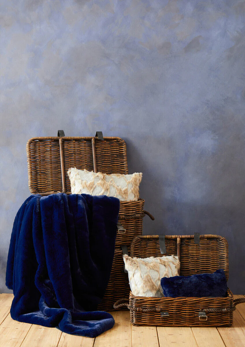 Bosie Lamina Navy Blue Rectangular Cushion - Image 4
