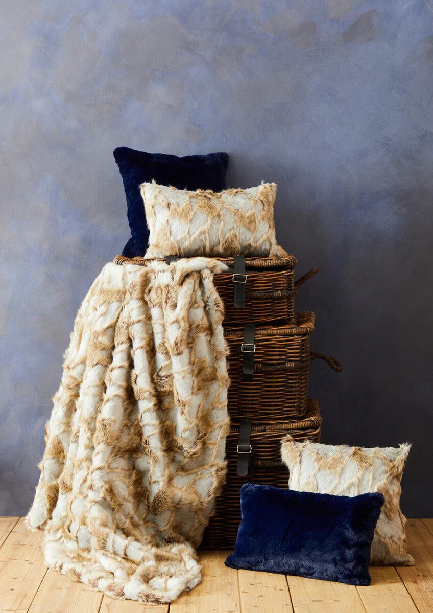 Bosie Lamina Navy Blue Rectangular Cushion - Image 5