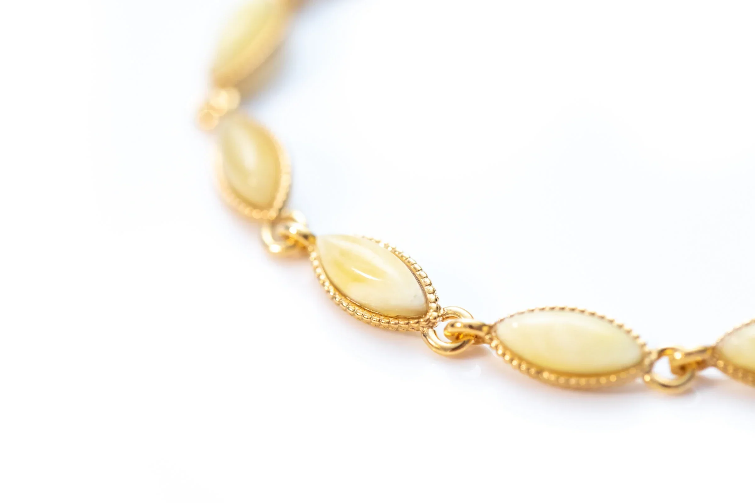 Butterscotch Classic Gold Bracelet - Image 3