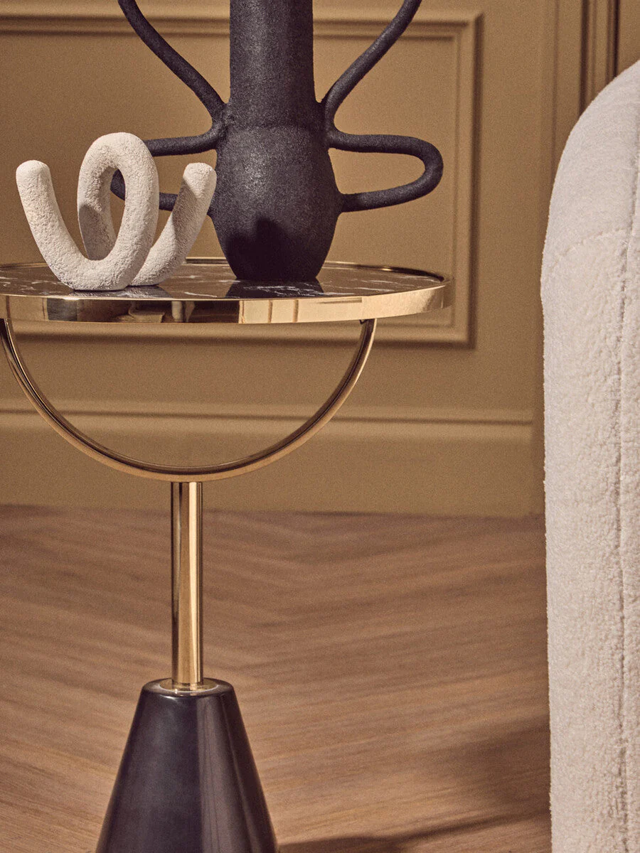Deriva Large Textured Black Vase - Image 7