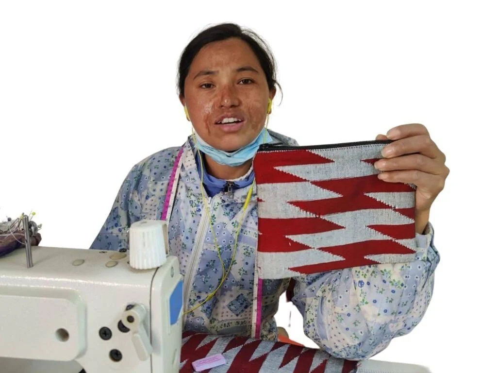 Dhaka pouch, ethically handwoven in Nepal - Image 5