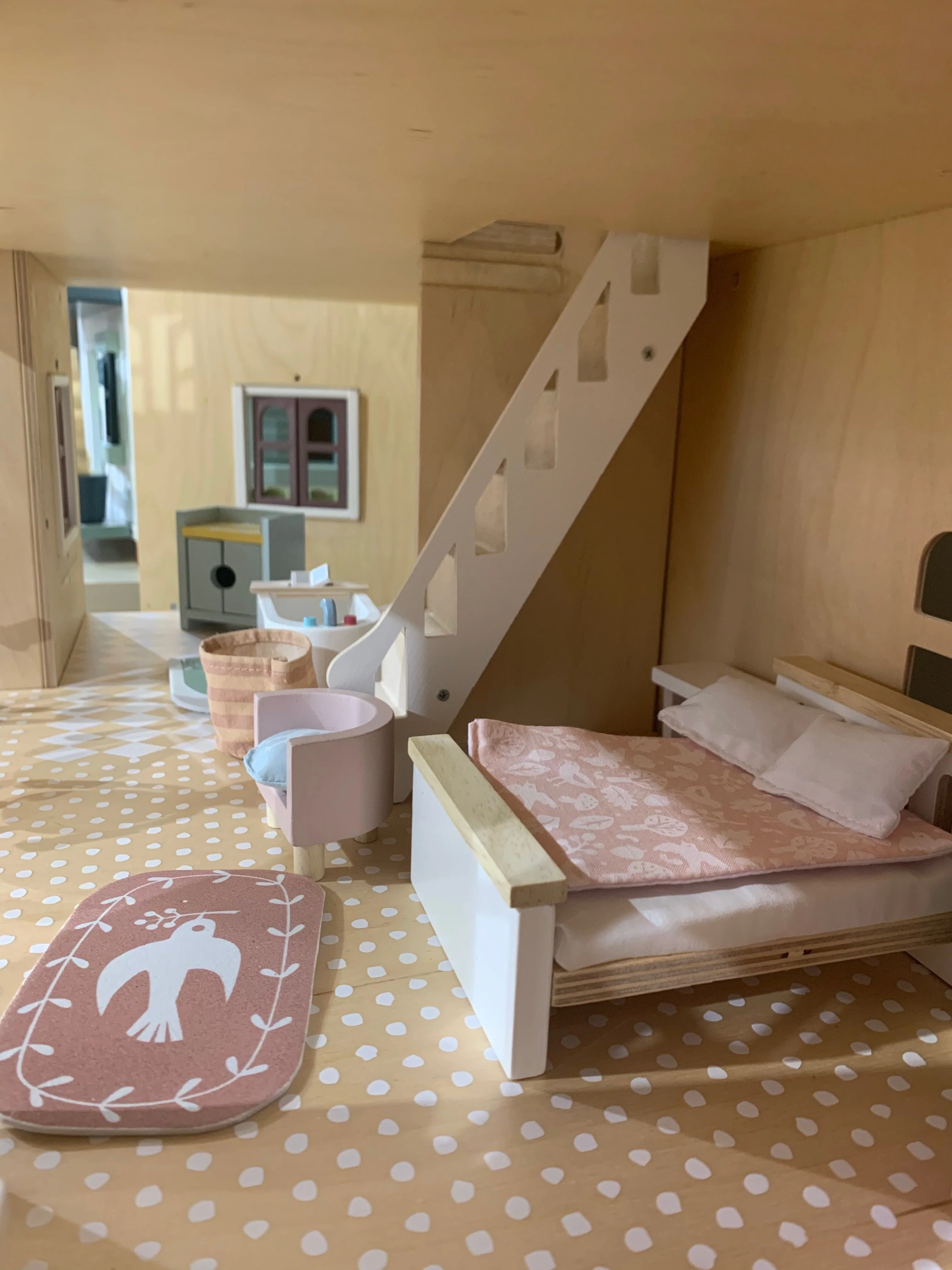 Dolls House Bedroom Furniture - Image 4