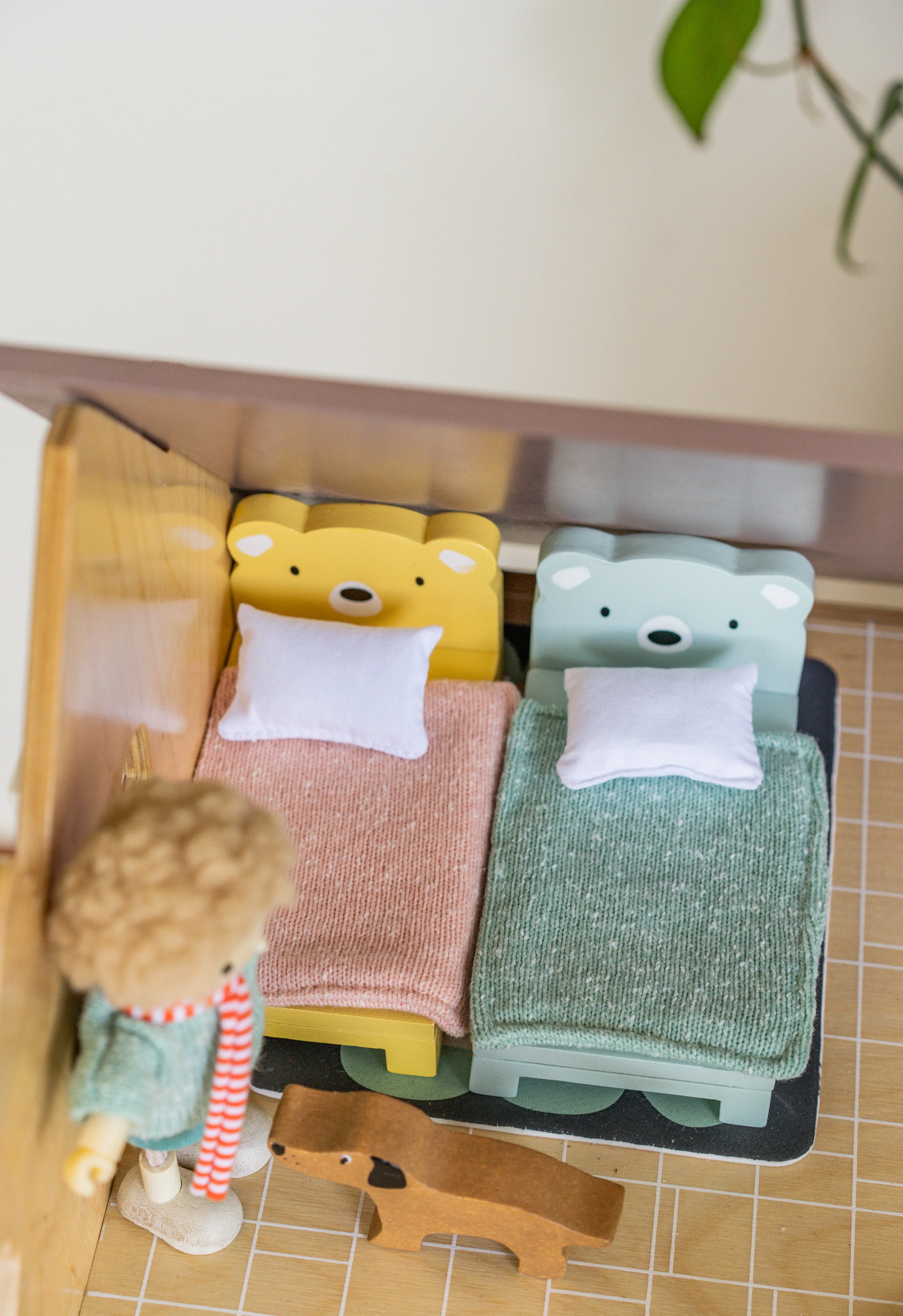 Dolls House Children's Room Furniture - Image 3