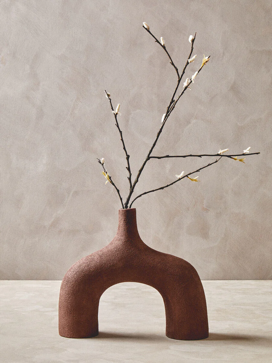 Dunas Large Textured Red Abstract Vase - Image 4