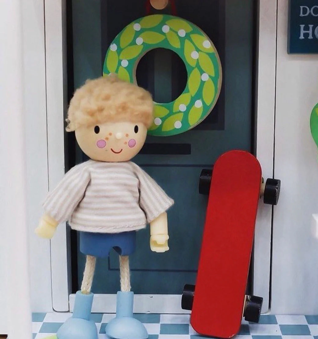 Edward And His Skateboard - Image 6