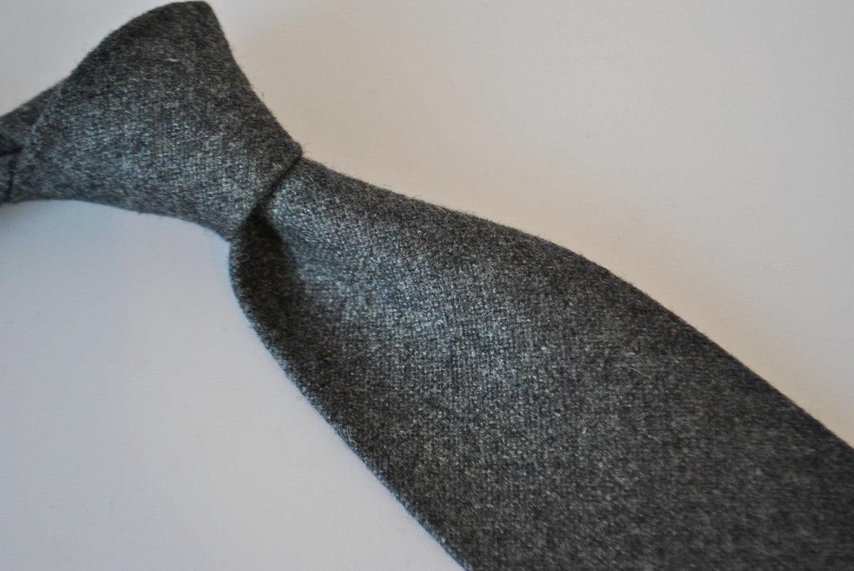 Extra long plain dark grey wool tie - Image 3