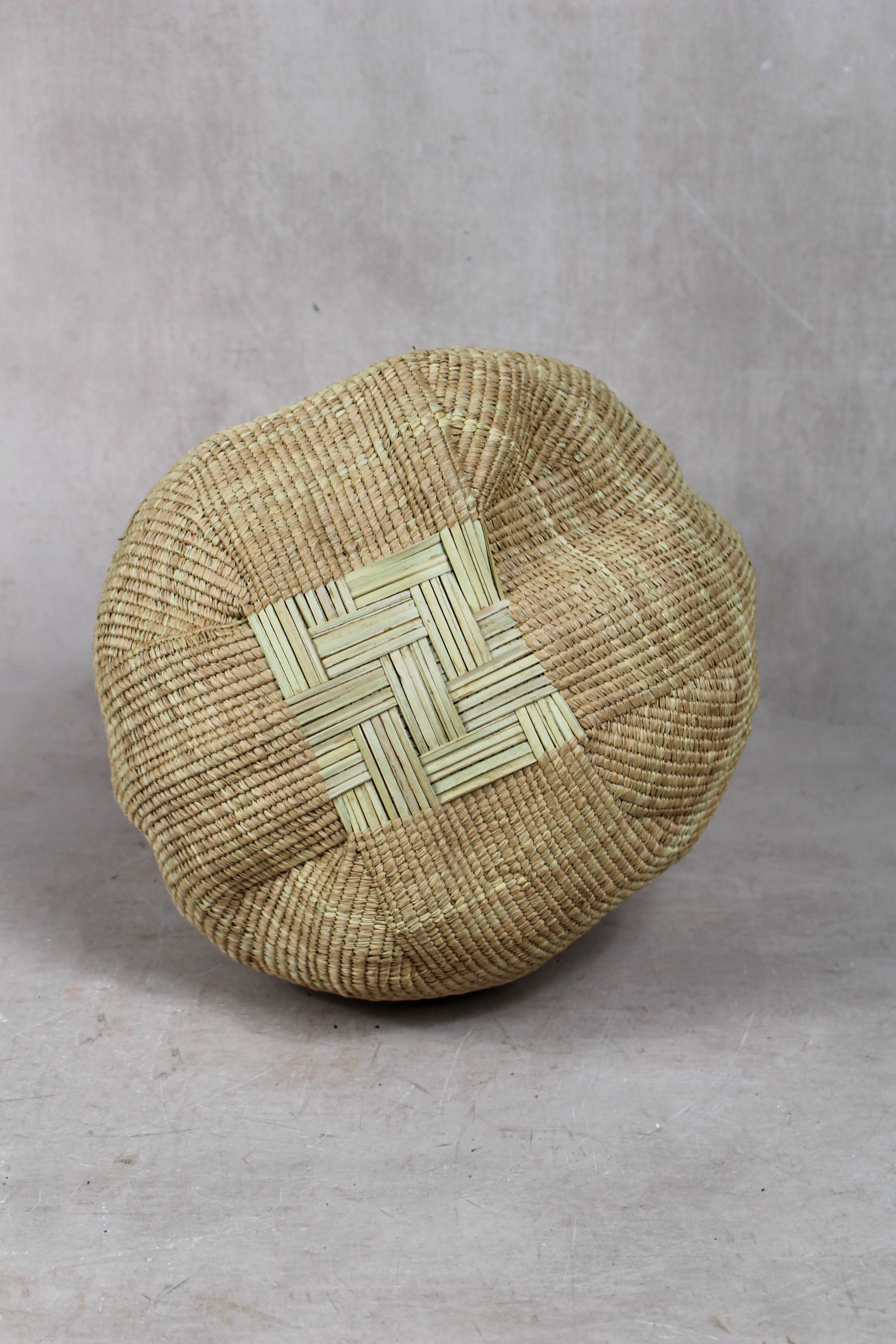 Garlic Gourd woven basket - Zimbabwe - 18.13 - Image 4