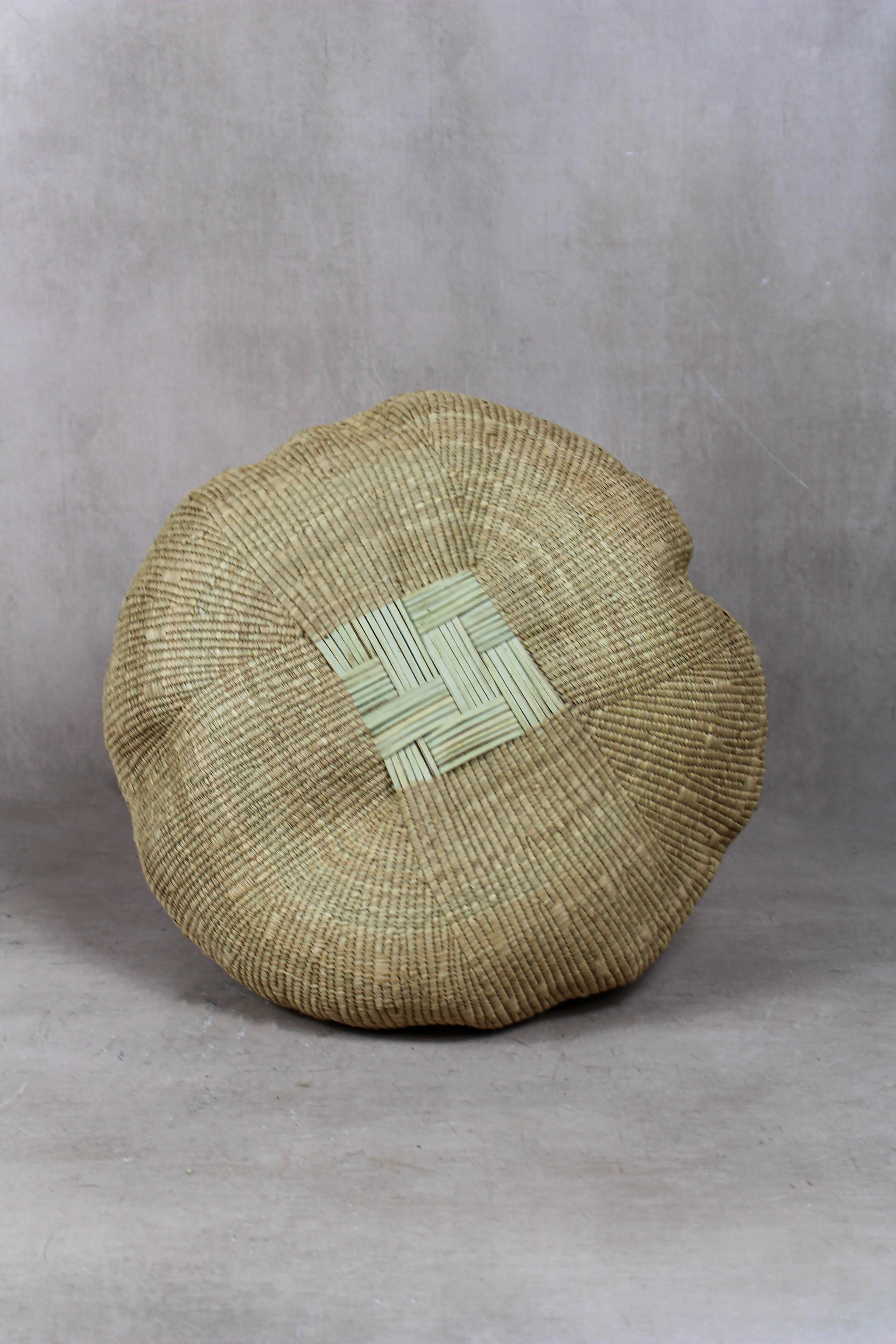 Garlic Gourd woven basket - Zimbabwe - 18.9 - Image 4