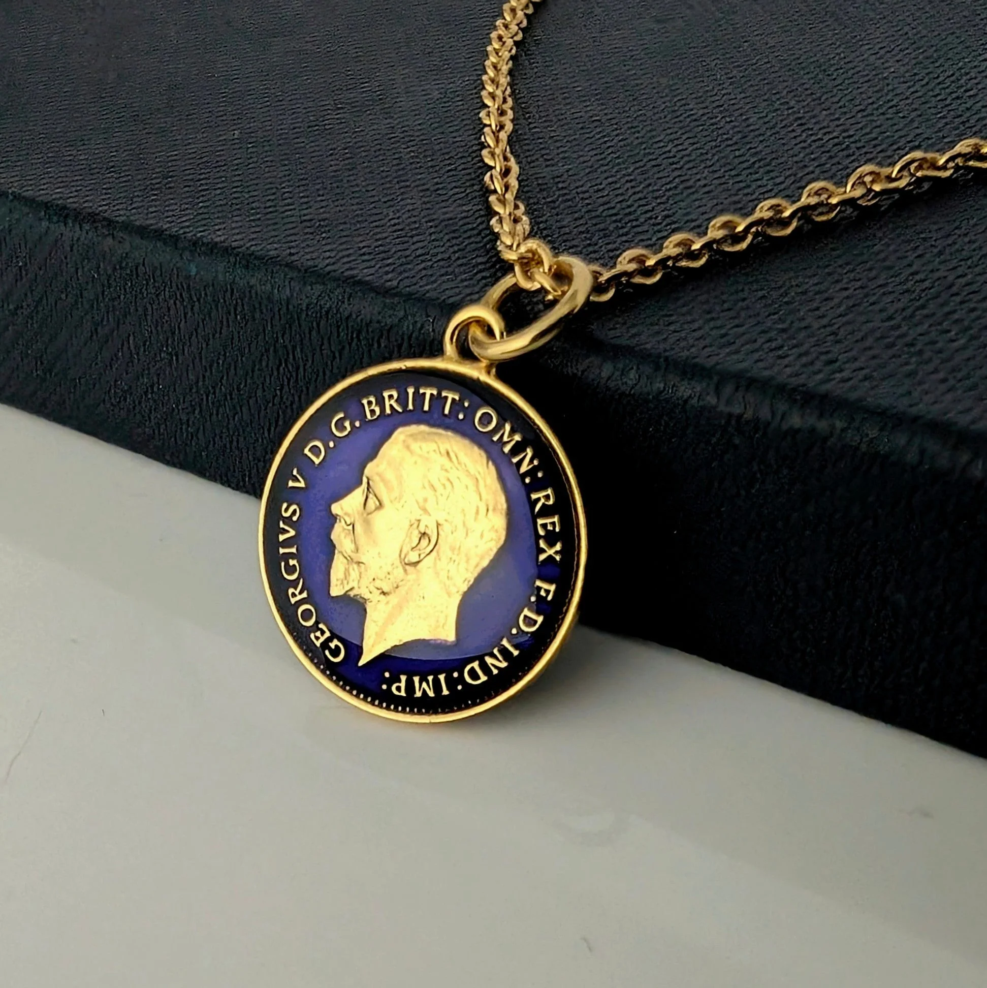 George V Threepenny (1928-1936) - Acorn Design - Enamelled Coin Necklace - Image 2