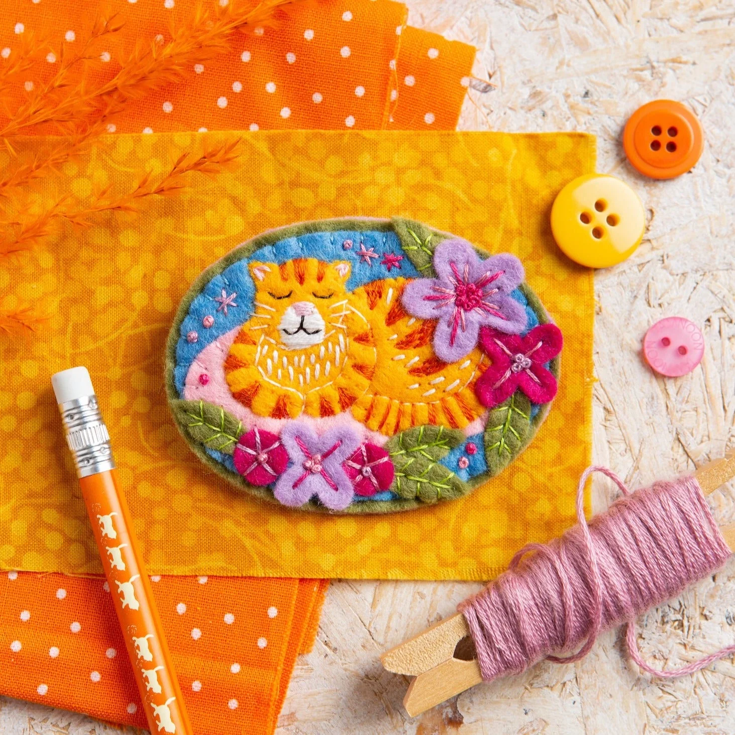 Ginger Cat Felt Craft Brooch Kit for Beginners - Image 3