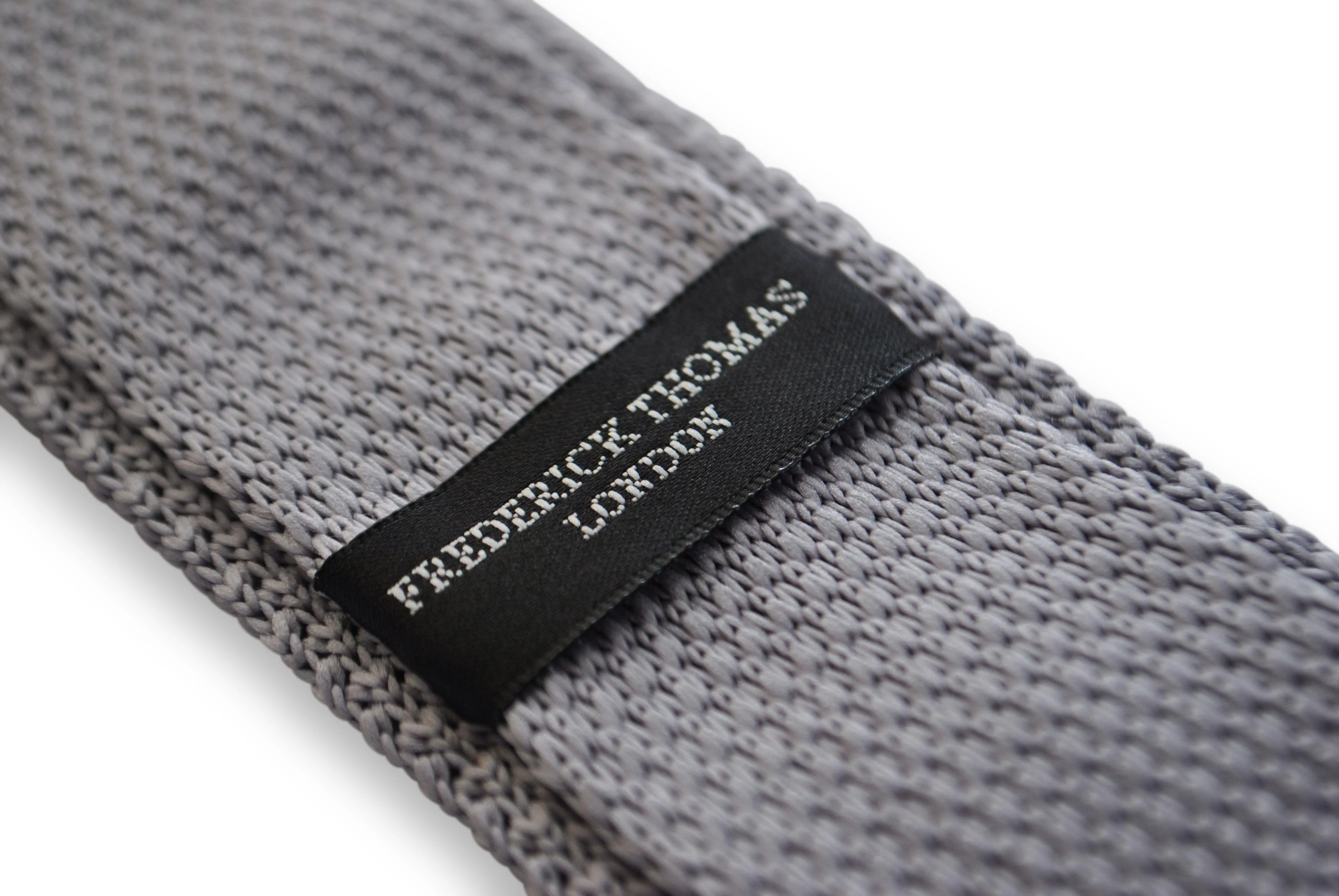 grey skinny knitted tie with pink polka dots - Image 4