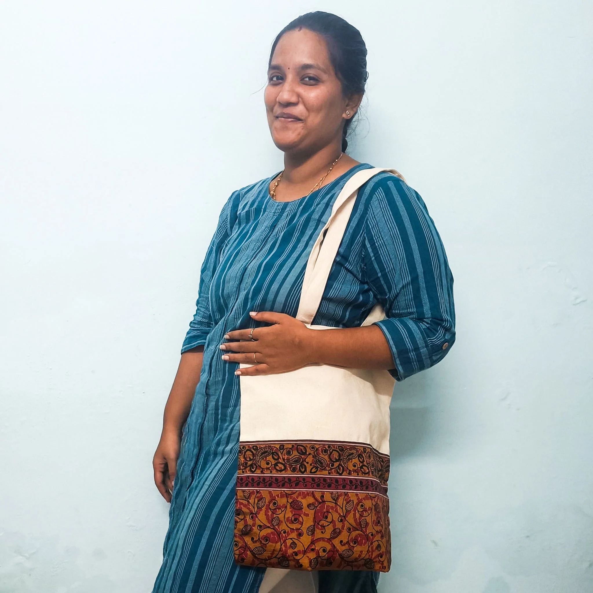 Half sari, half cotton tote bag, ethically handmade in India - Image 5