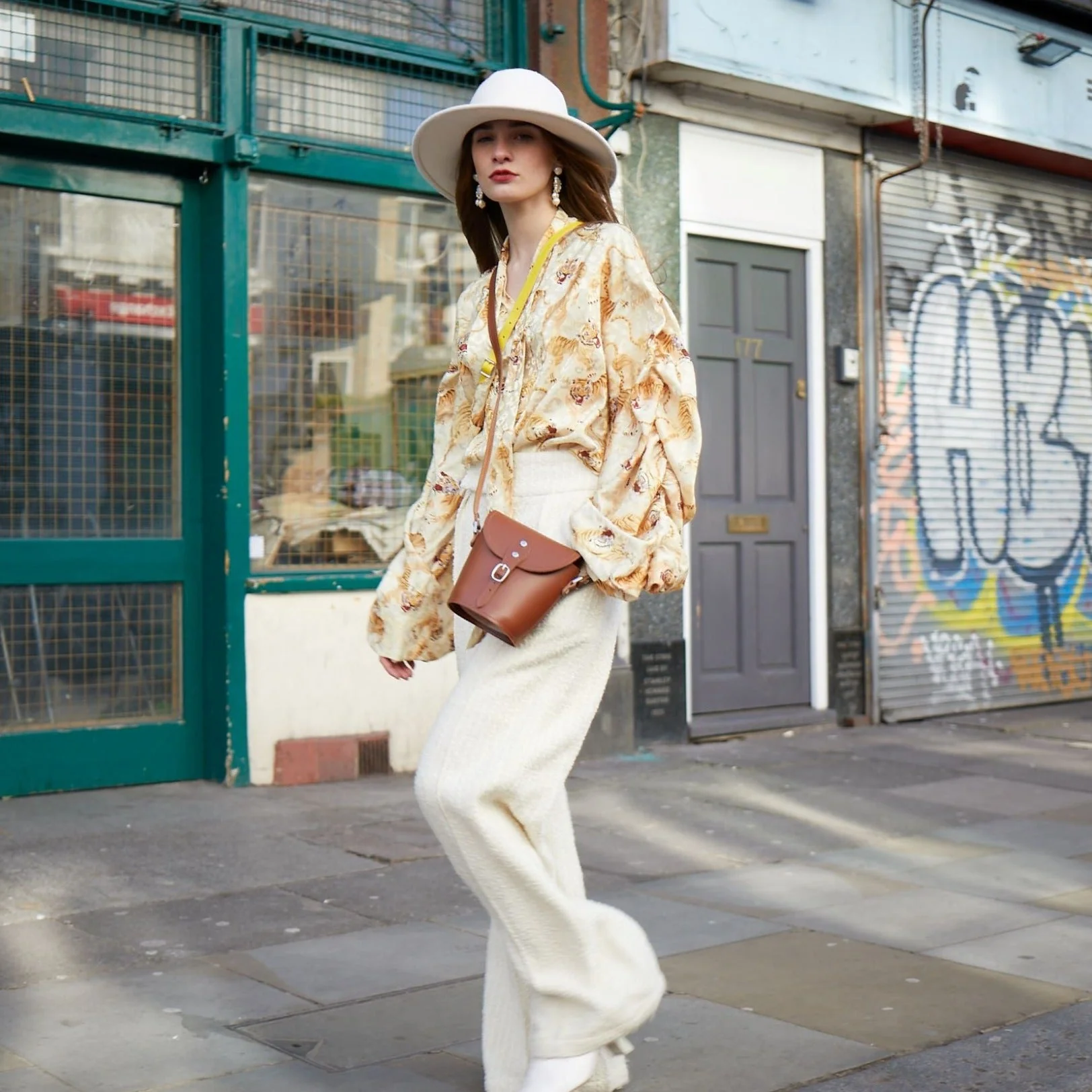 Handmade Leather Barrel Bag - White - Image 3