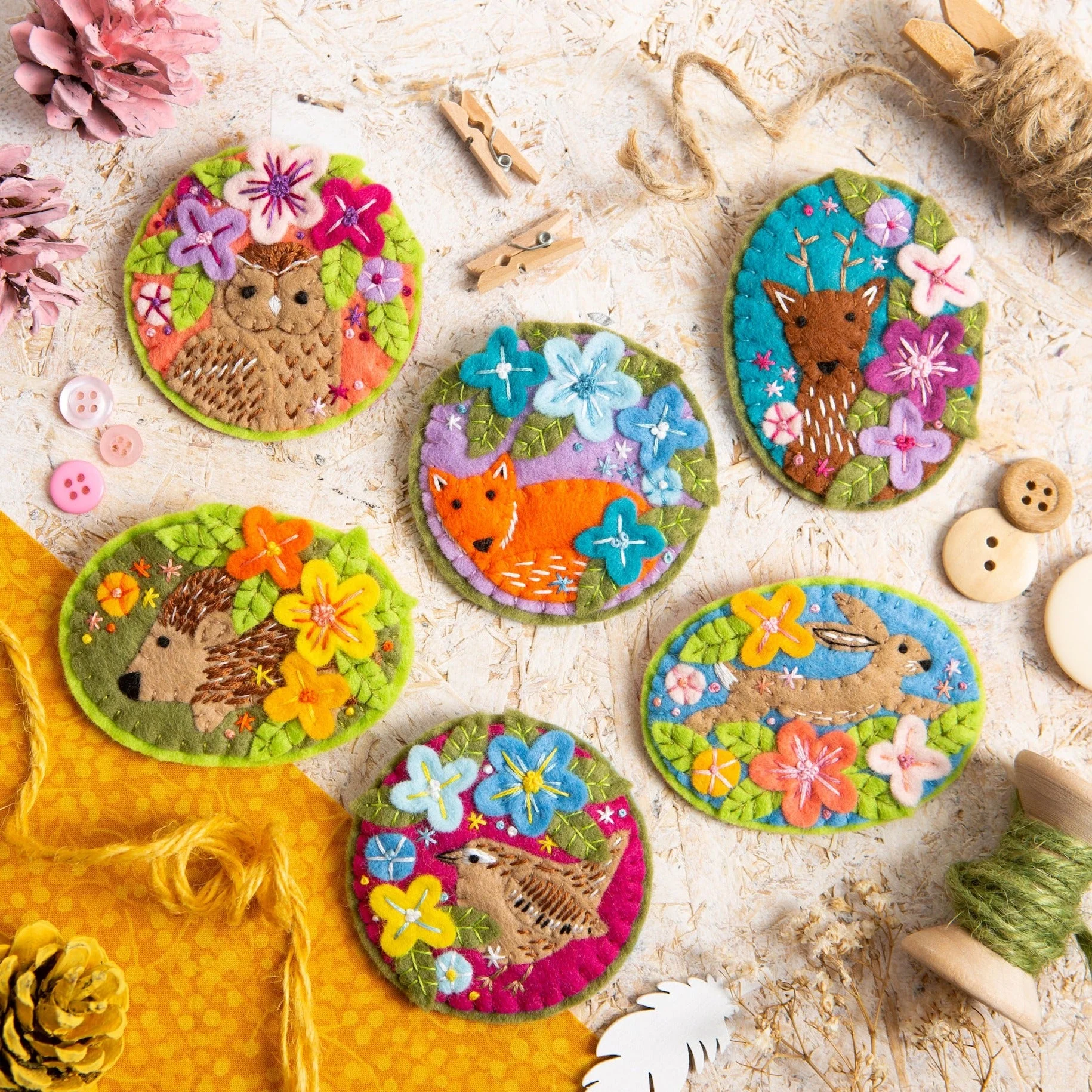 Hedgehog Felt Craft Brooch Kit for Beginners - Image 8