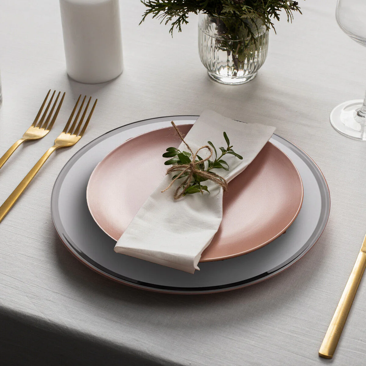 Ida Set of Four 33cm Dia Plain Charger Plates with Silver Rims - Image 5