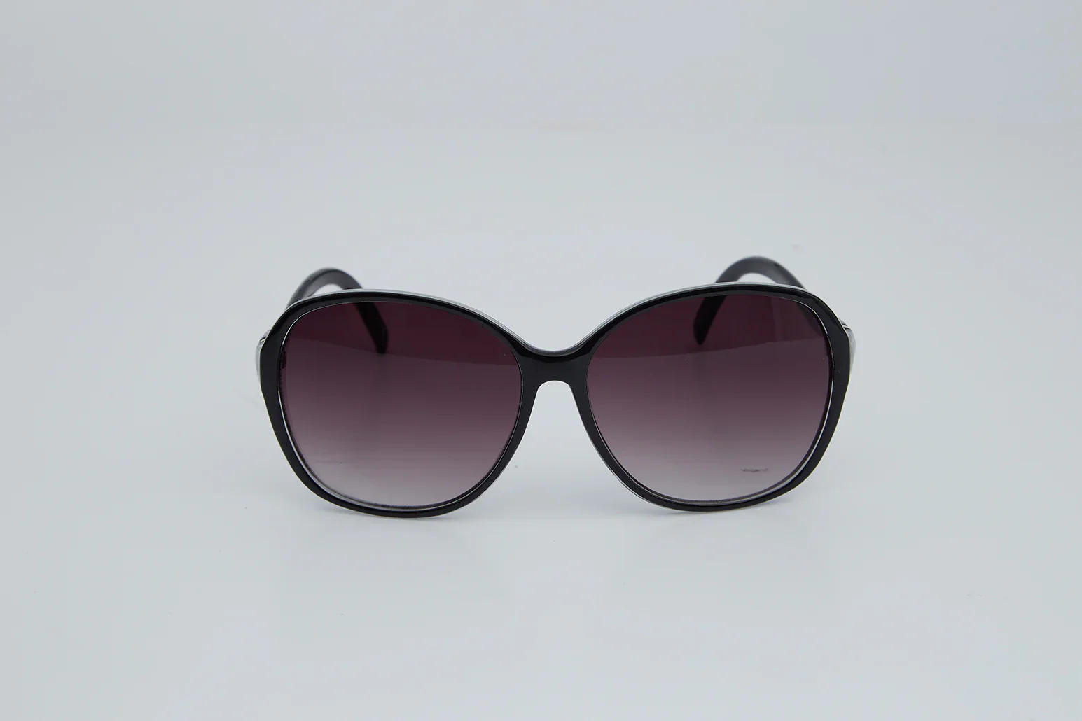 Kauri Black Sunglasses - Image 2