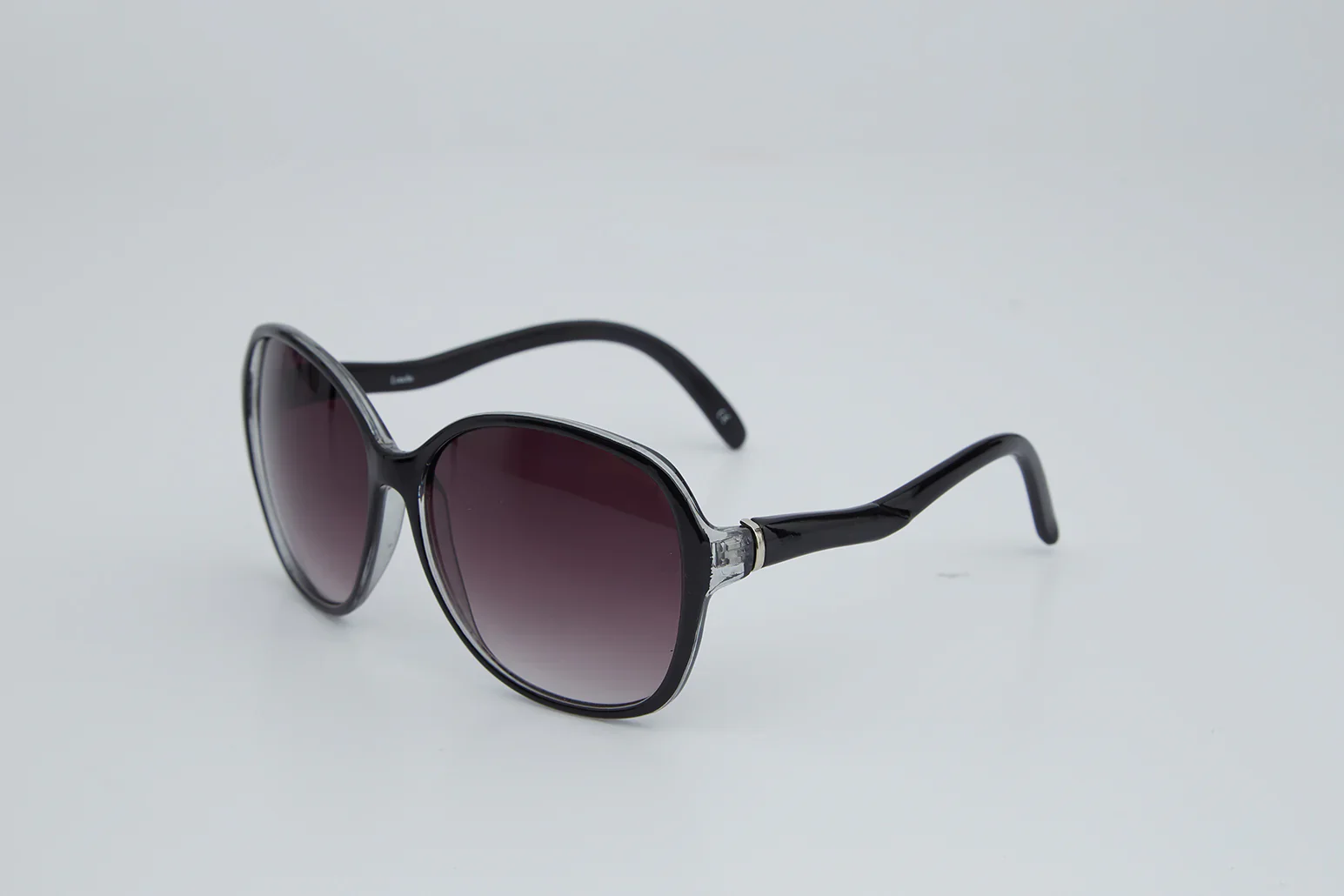 Kauri Black Sunglasses - Image 3