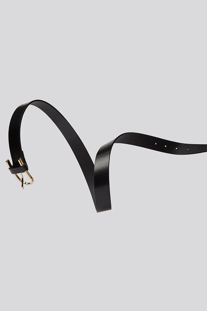 Kayley Curved Buckle Belt in Black - Image 5
