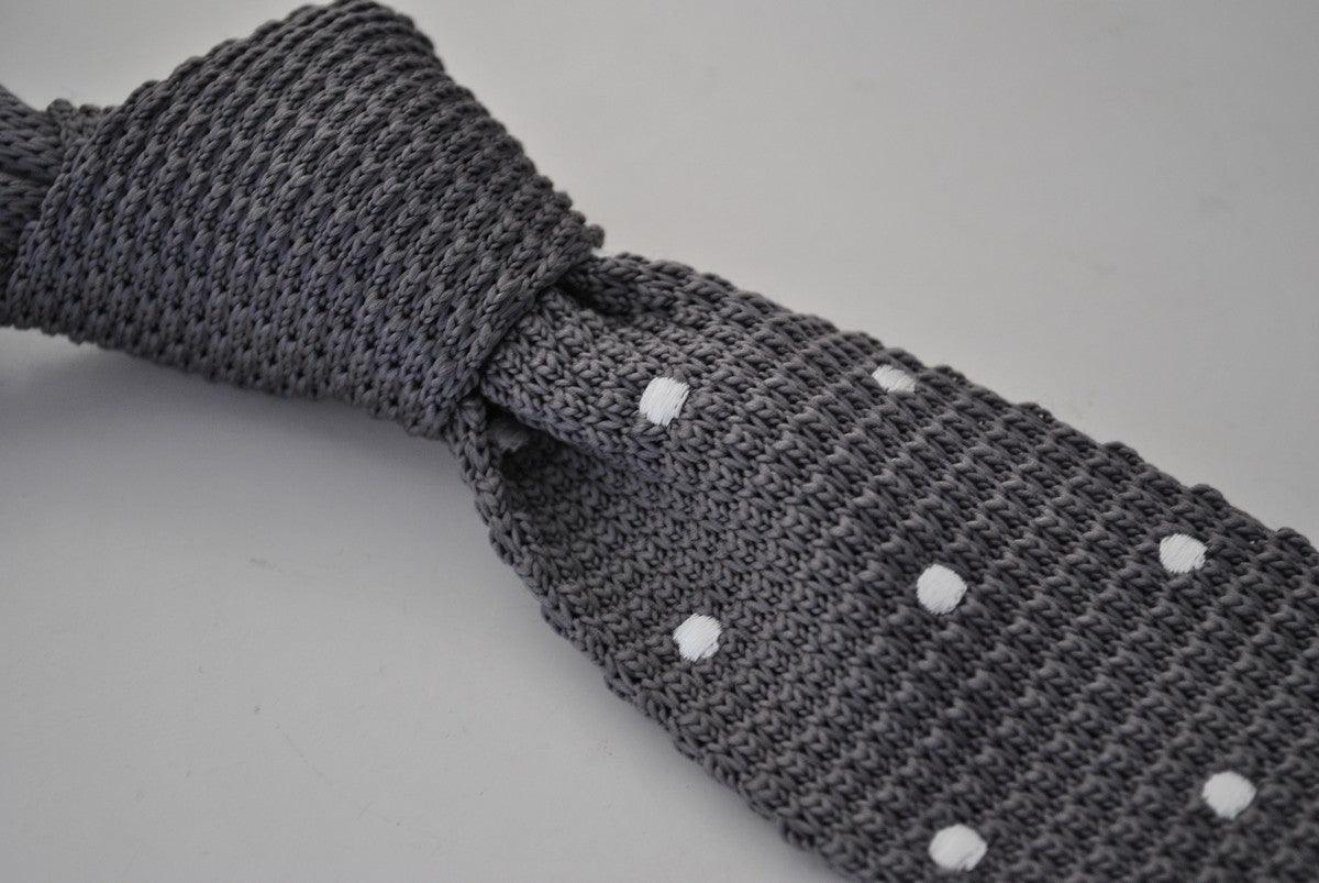 knitted silver grey tie with white polka dots - Image 2