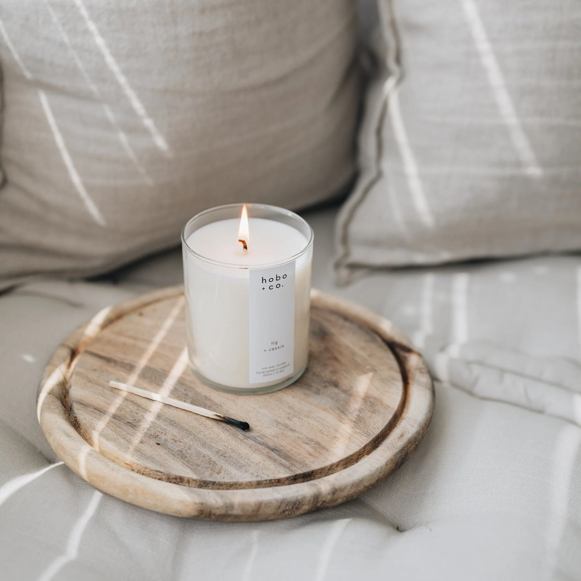 Large Lemongrass and Coconut Candle - Image 2