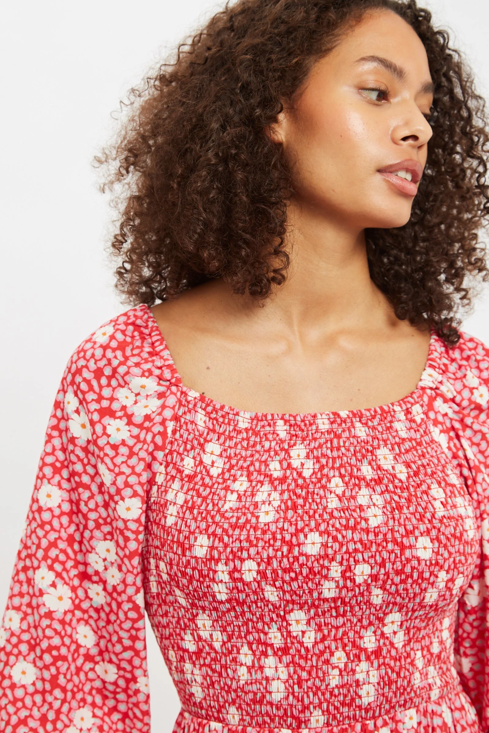 Louche Loe Roaring Daisy Print Shirred Bodice Midi Dress - Image 3