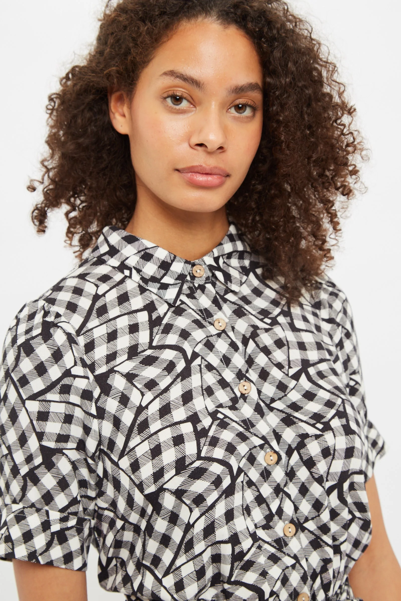 Louche Shauna Gingham Twist Print Short Sleeve Shirtdress - Image 3