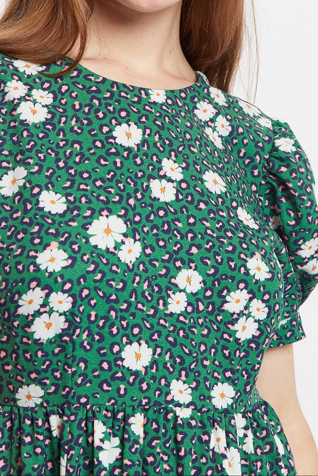 Louche Stasia Roaring Daisy Print V Back Puff Sleeve Midi Dress - Green - Image 3