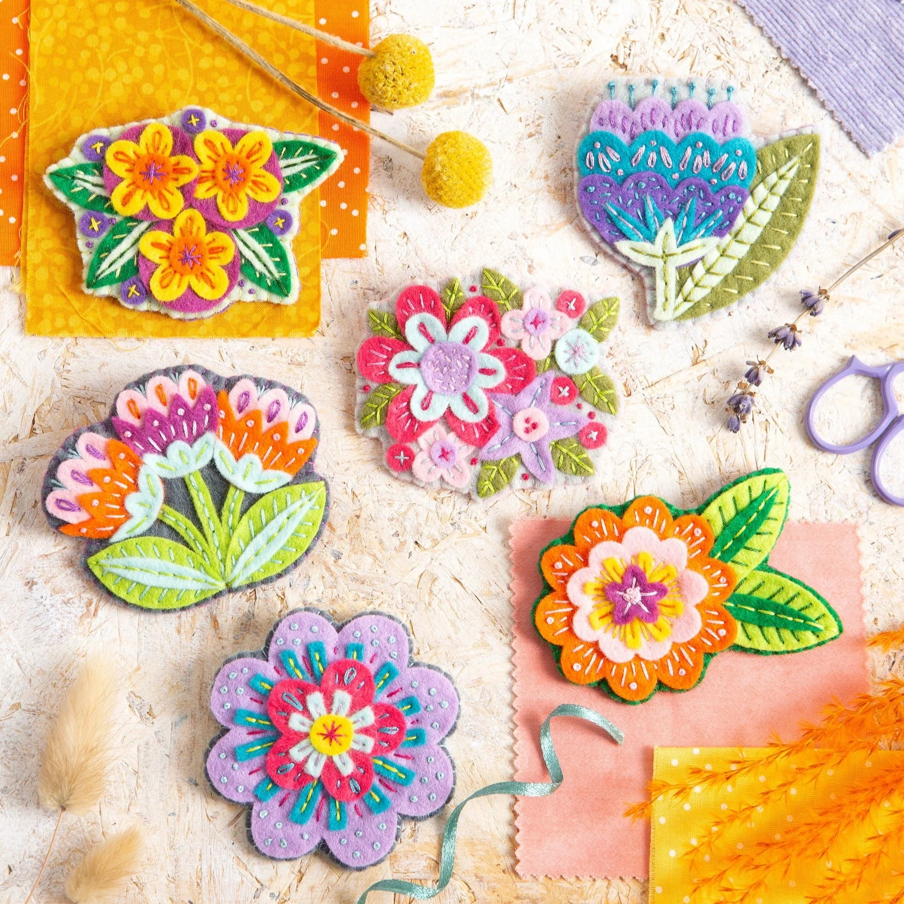 'Marianne' Flower Felt Craft Brooch Kit for Beginners - Image 7
