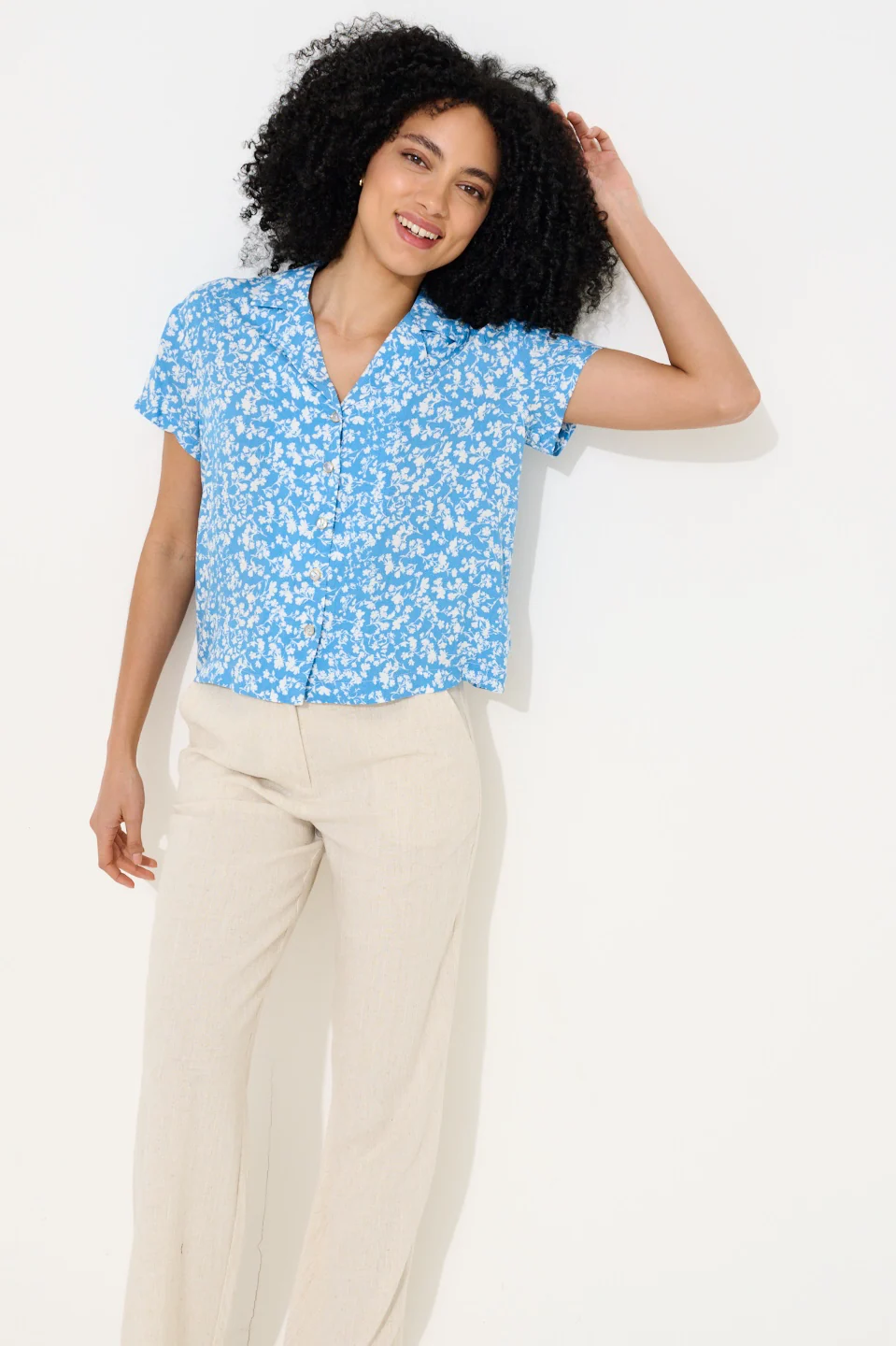 Marika Negative Floral Print Short Sleeve Shirt - Blue - Image 5