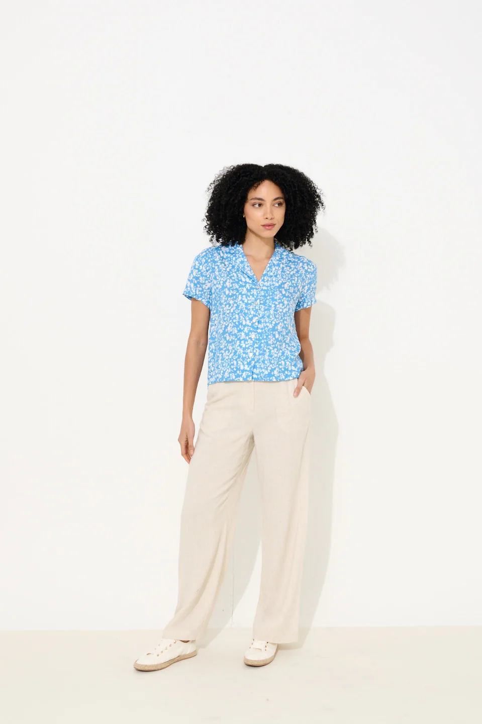 Marika Negative Floral Print Short Sleeve Shirt - Blue - Image 6