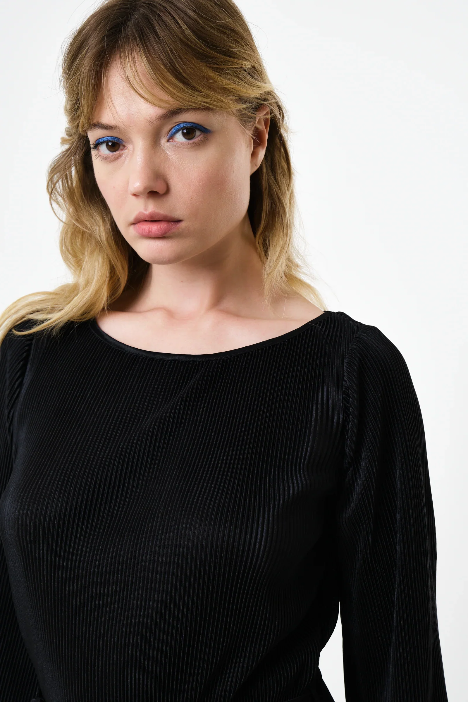 Milene Pleat Long Sleeve Midi Dress - Black - Image 4