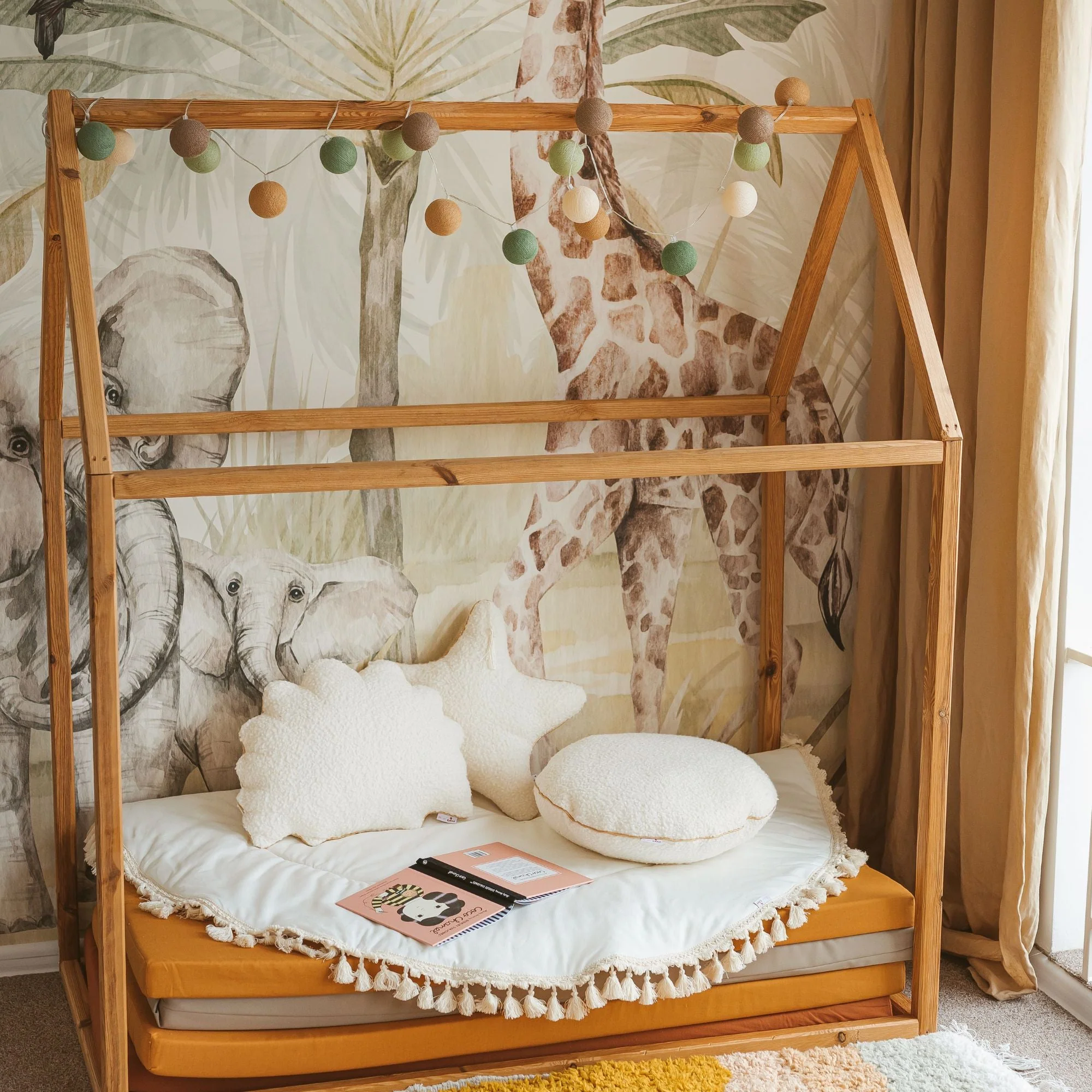 MINICAMP Ecru Boucle Starfish Cushion with Chic Golden Trim - Image 7
