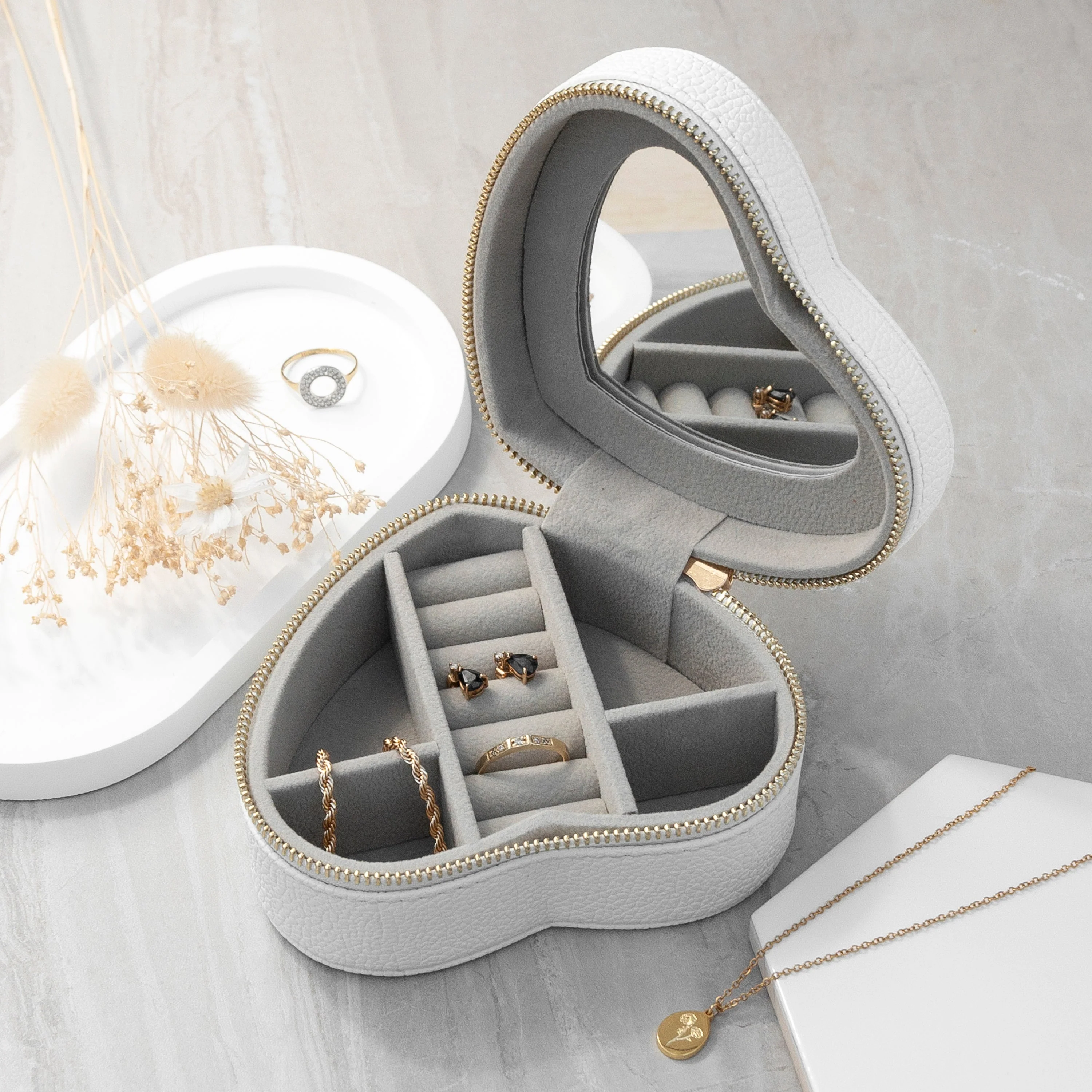 Moon and Stars White Heart Jewellery Case - Image 4