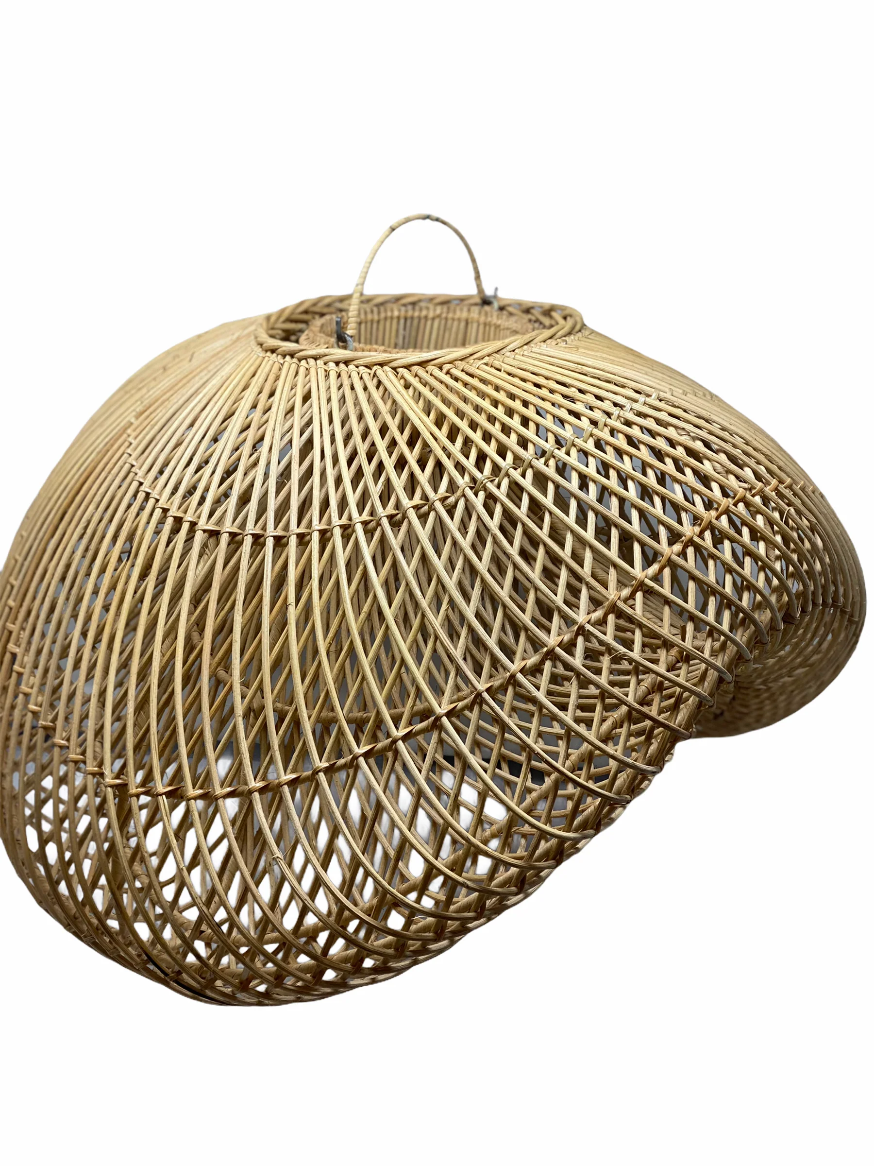 Rattan clam shell pendant - L - Image 2