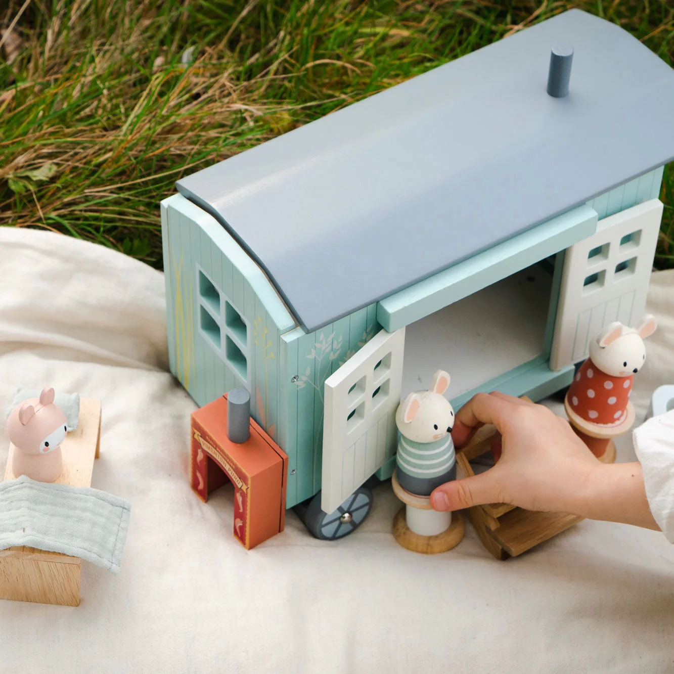 Secret Meadow Shepherds Hut - Image 7