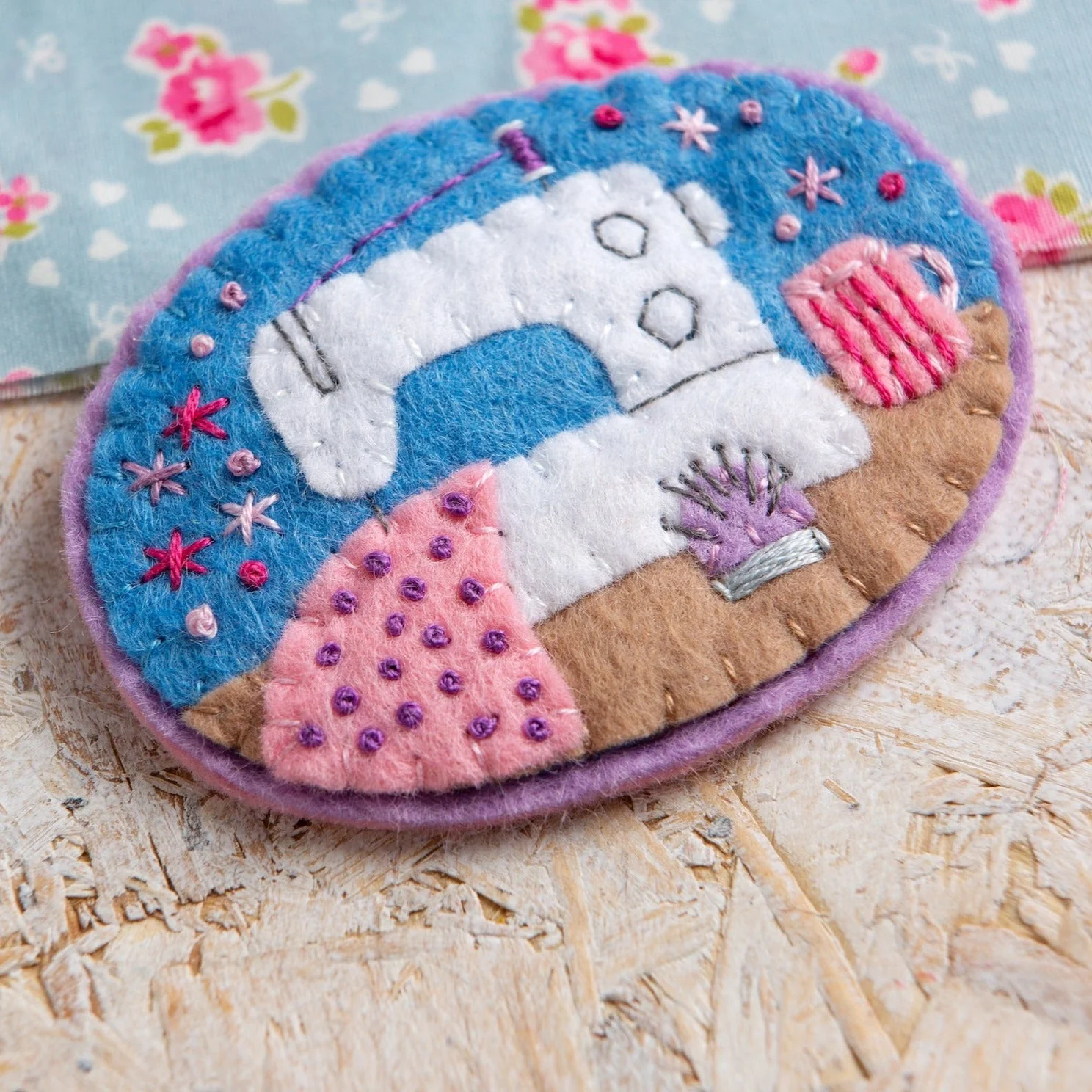 Sewing Machine Felt Craft Brooch Kit for Beginners - Image 7