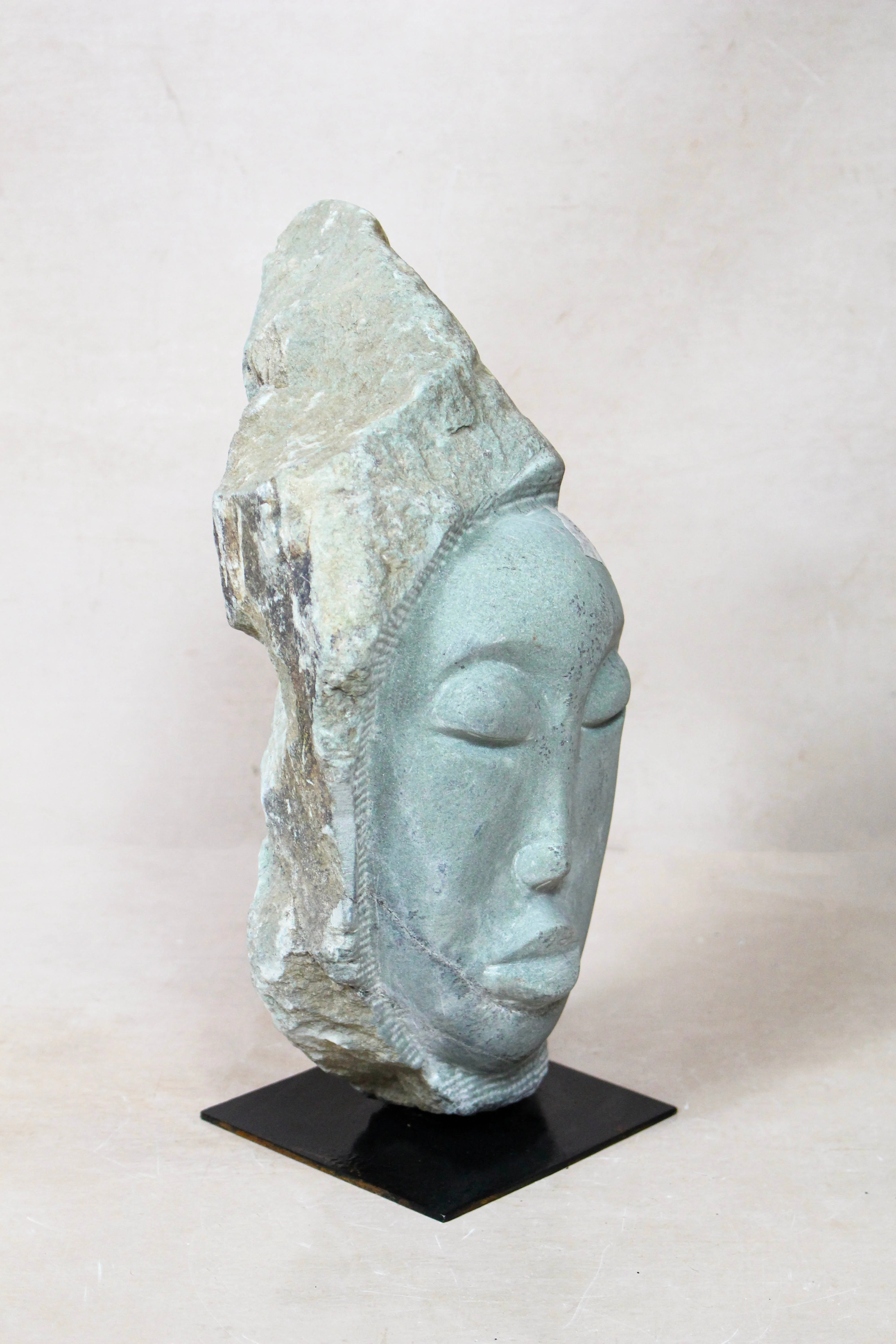 Stone head sculpture by Rizimu Chiwawa Zimbabwe 31.14 - Image 3