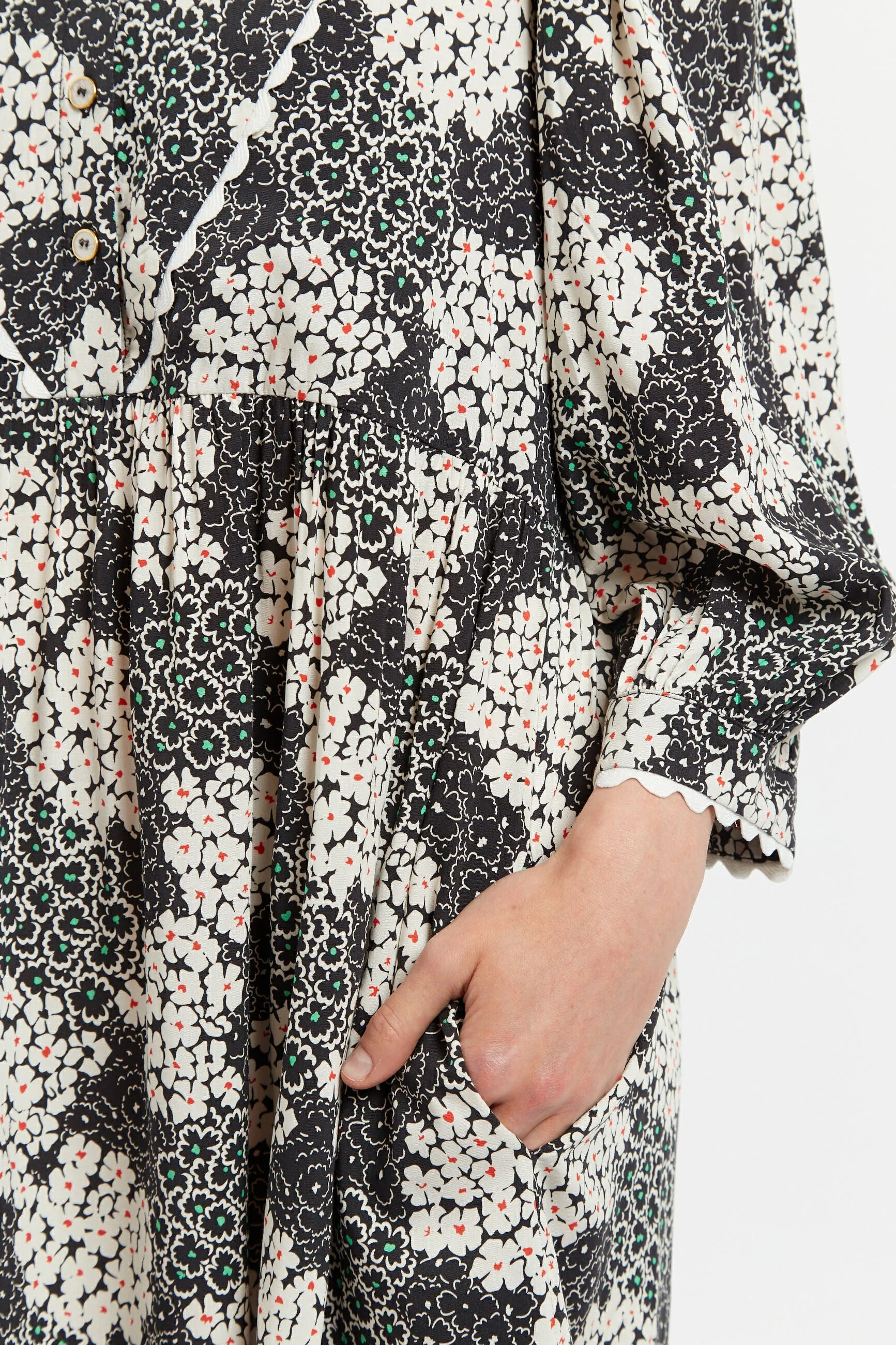 Suzanne Flower Patch Mini Dress Black/White - Image 4