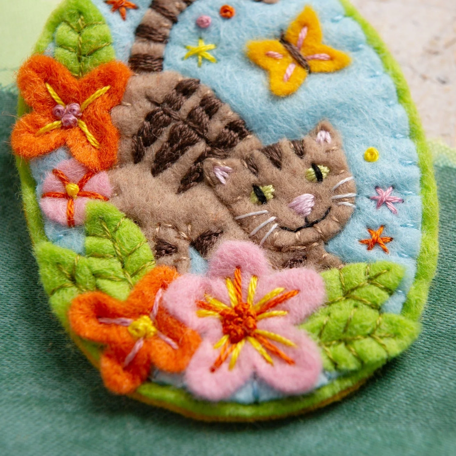 Tabby Cat Felt Craft Brooch Kit for Beginners - Image 3