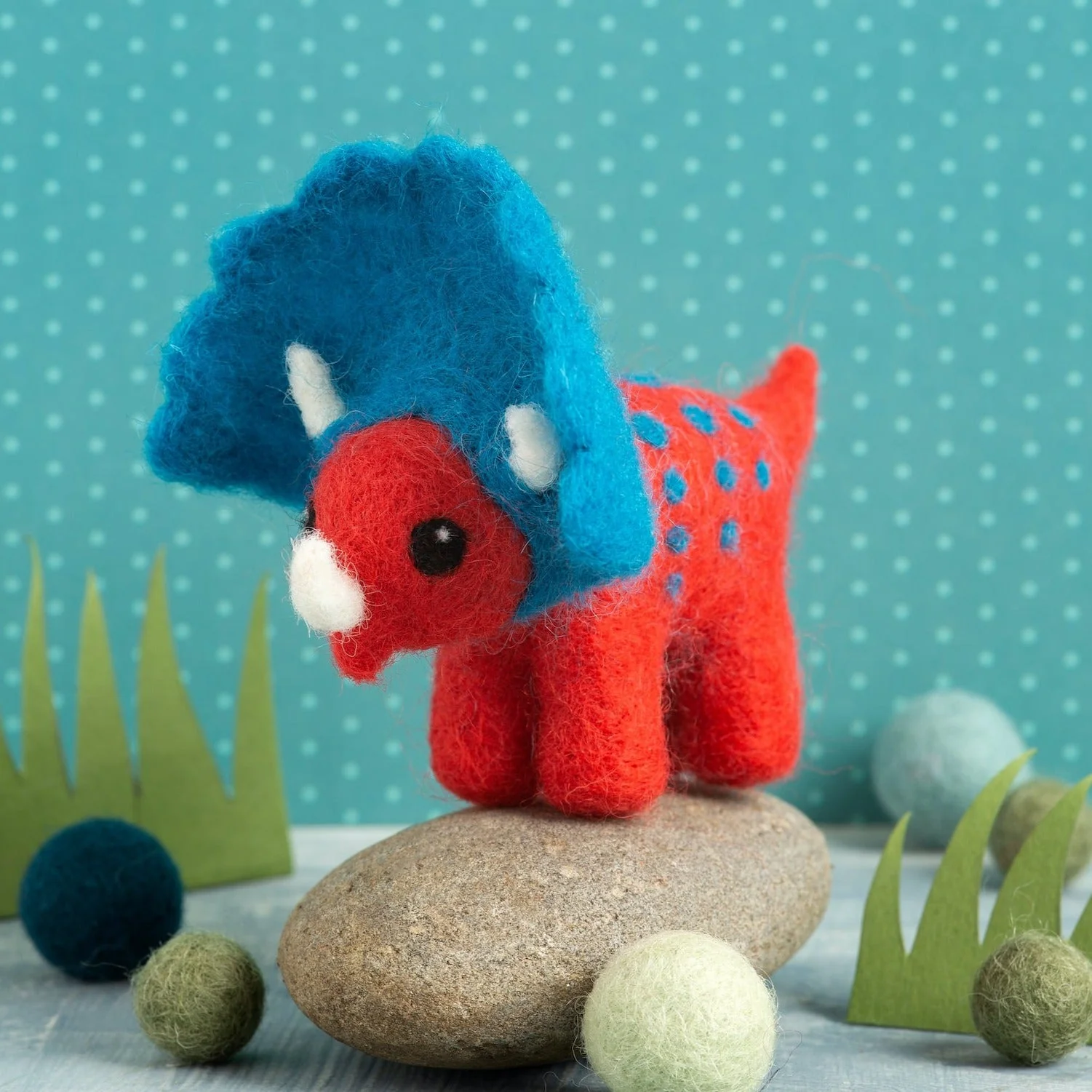 Triceratops Dinosaur Needle Felting Kit for Beginners - Image 3