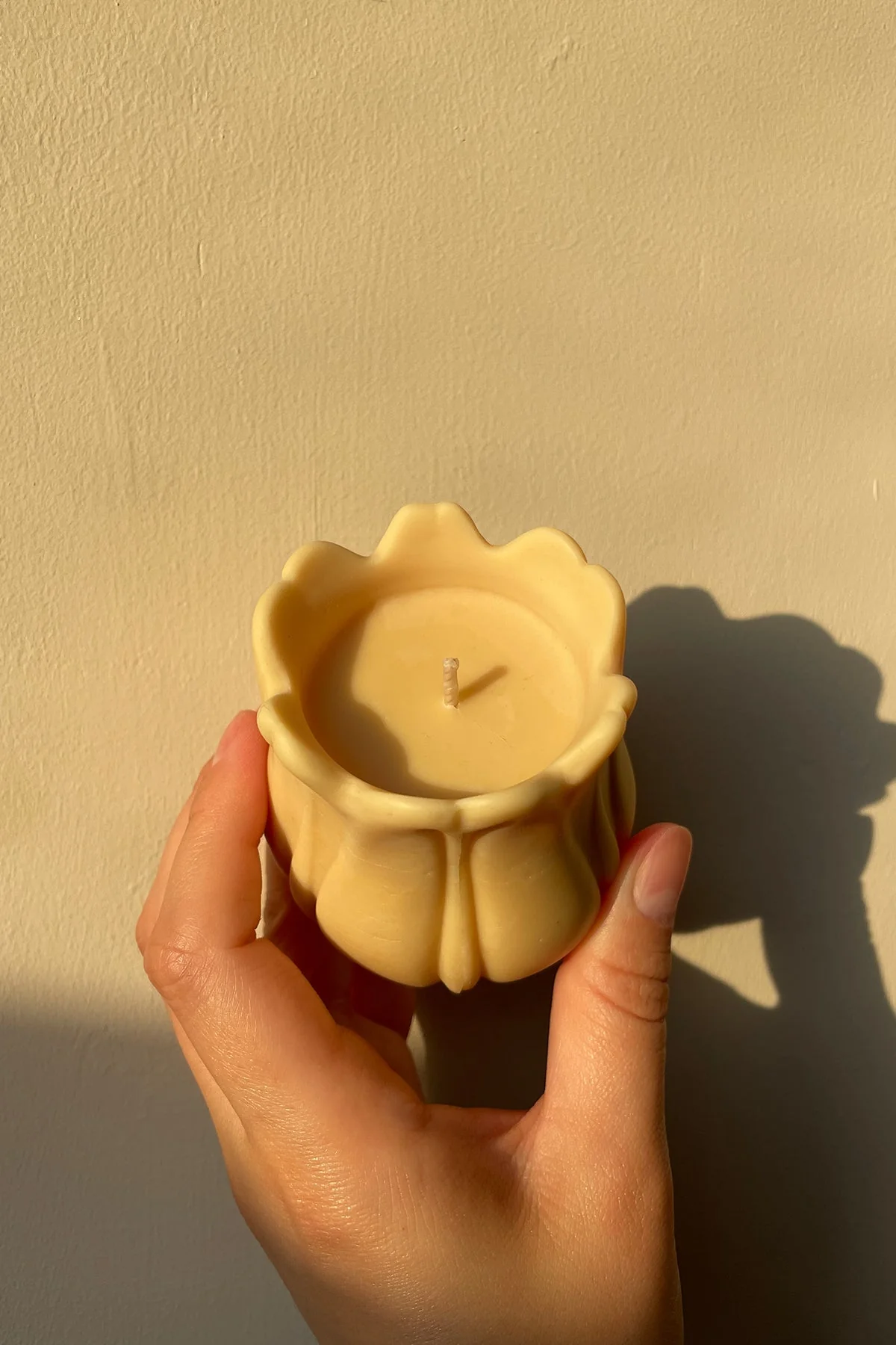 Tulip Shaped Candle - Image 2