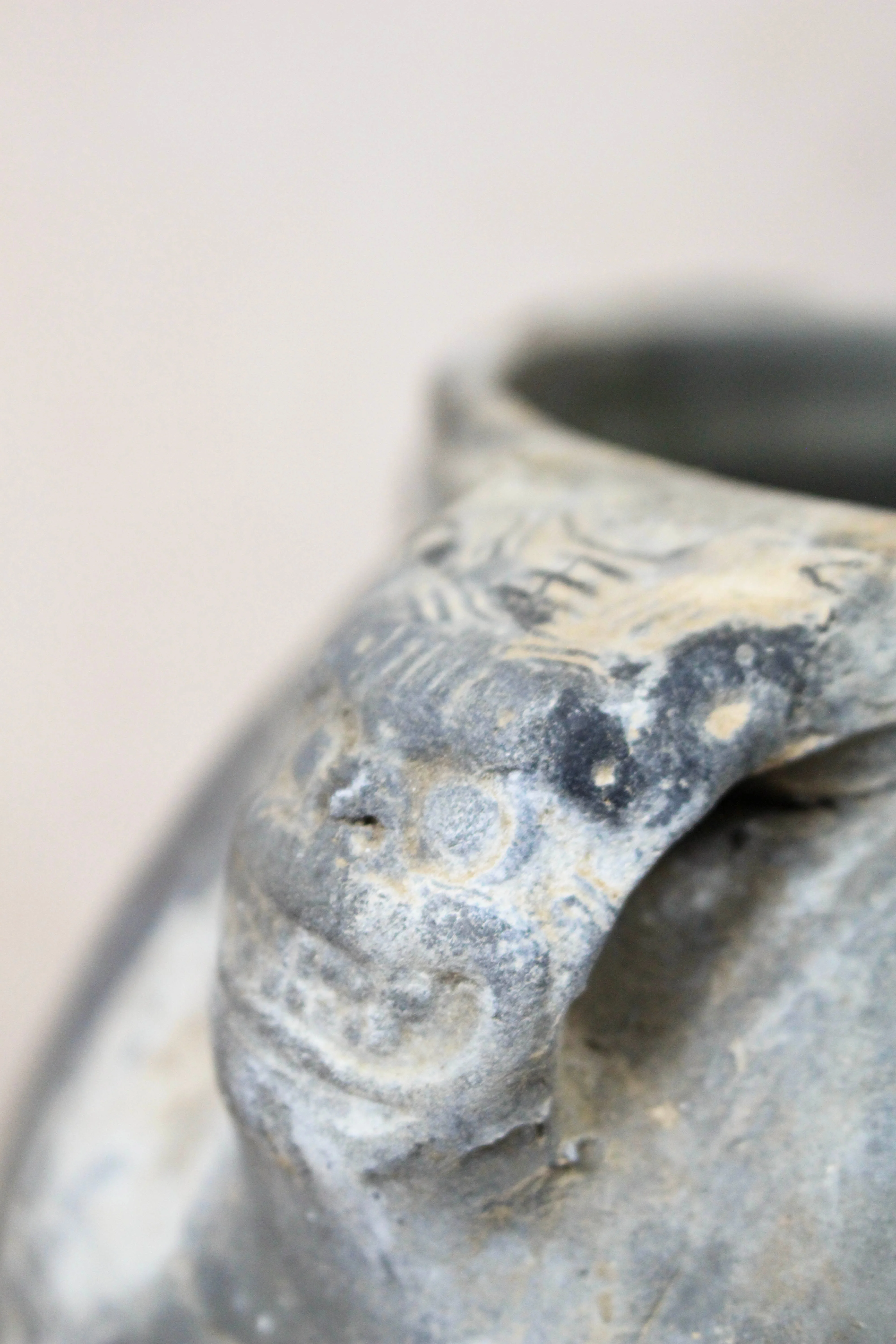 Vintage Lion Ears Dark Pot - DE.26 - Image 4