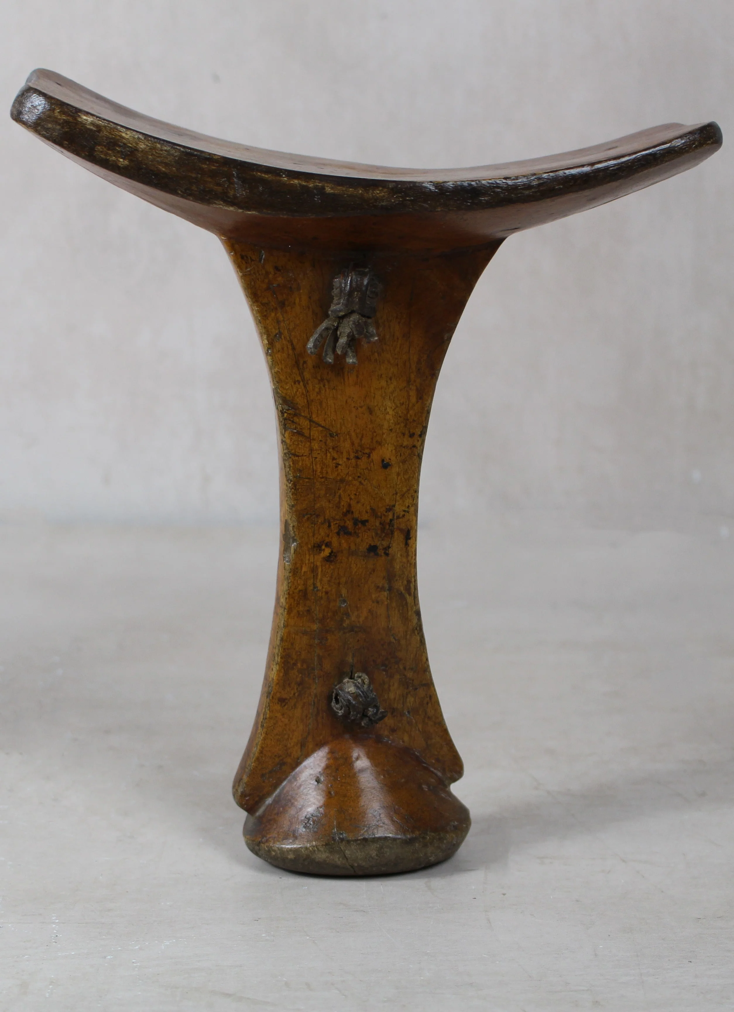 Vintage Nyangatom Headrest - 220.2 - Image 2