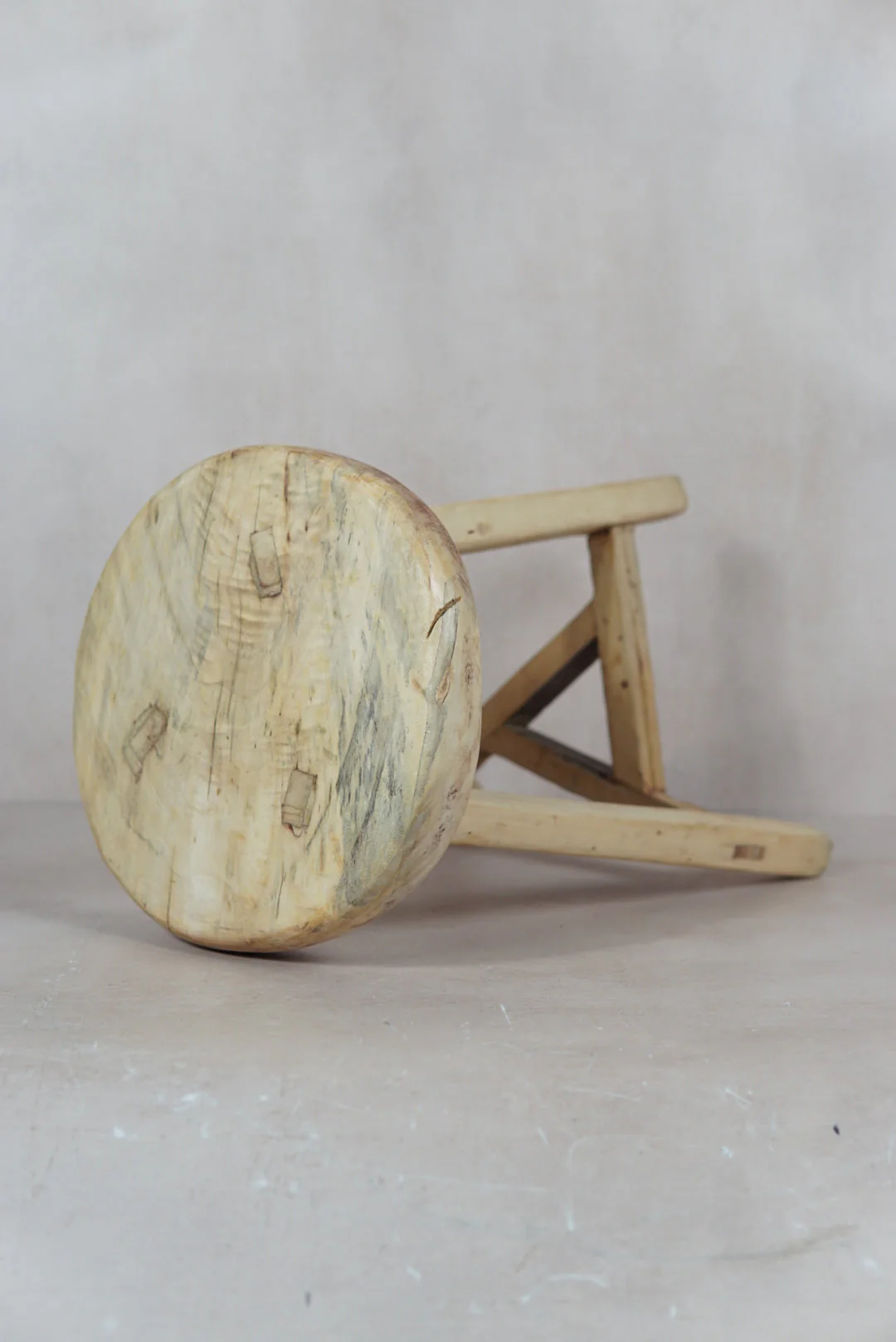 Vintage Rustic Round Stool - Elm wood - 48.1 - Image 5